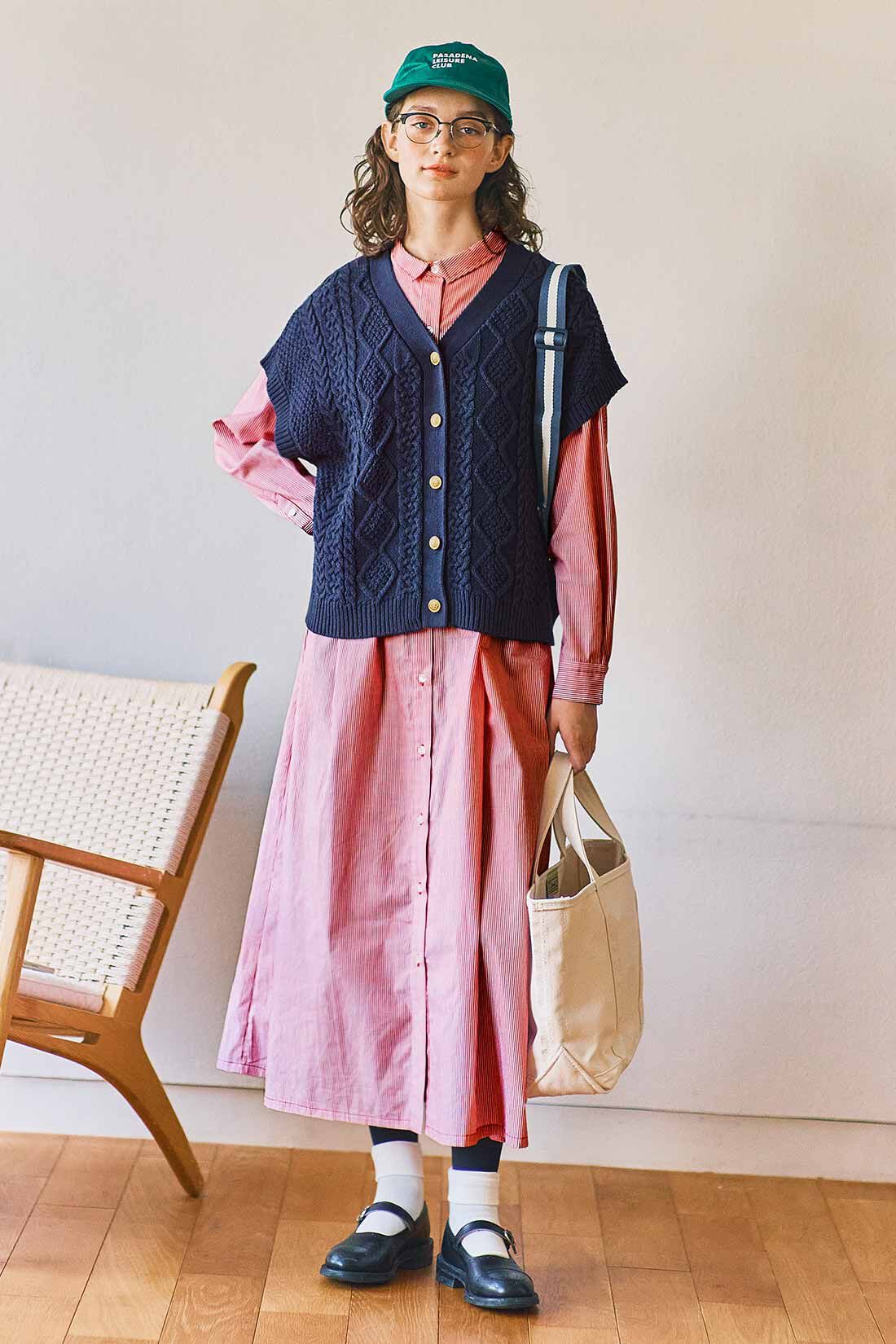 シロップ. 特急便|【３～10日でお届け】スタイリスト明石恵美子さん×シロップ. トラッドなケーブルニットベスト〈ネイビー〉