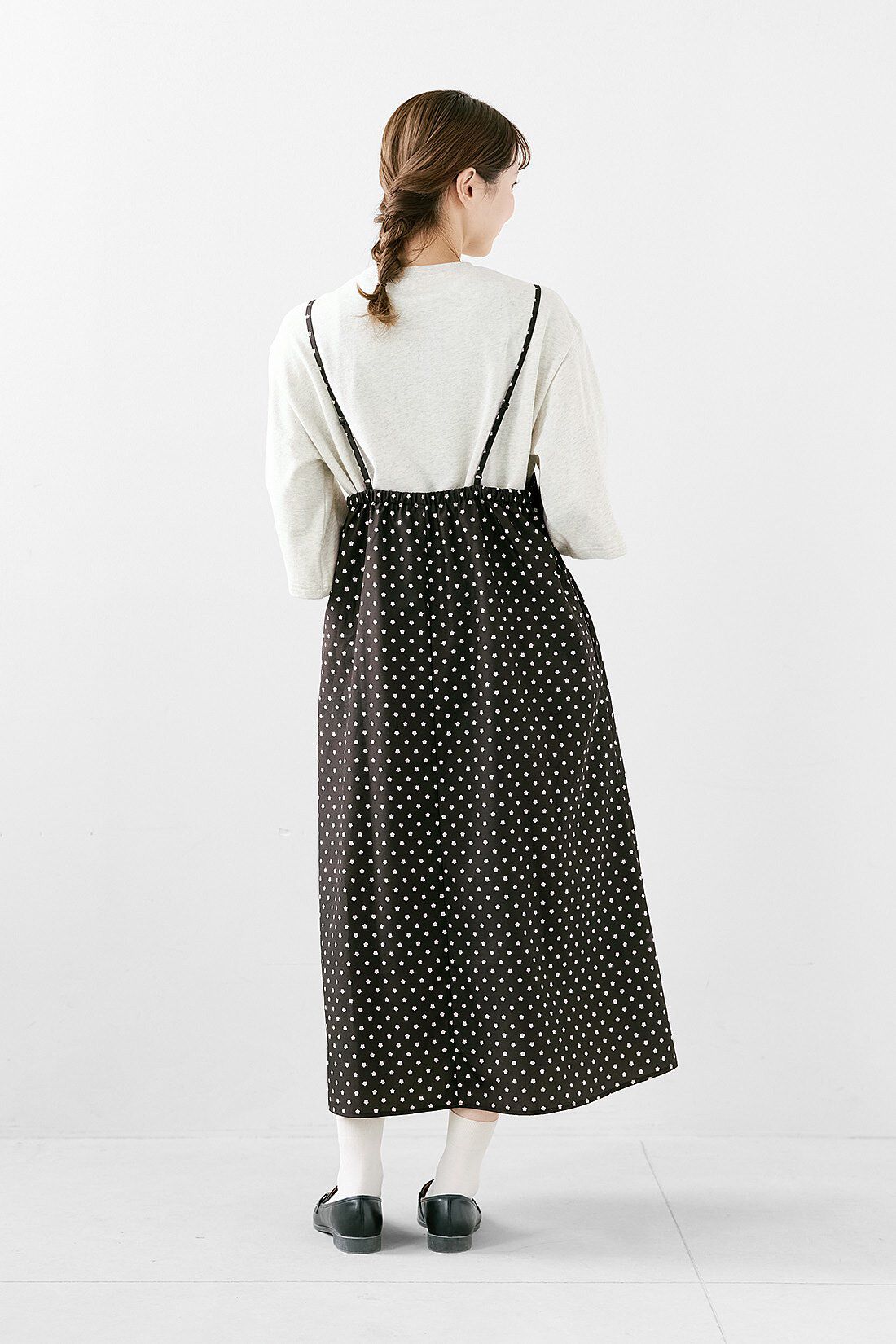シロップ. 特急便|【3～10日でお届け】アデリアレトロ×シロップ．　深煎りコーヒーみたいなワンピース〈さくら草柄〉|身長162cm/Mサイズ着用