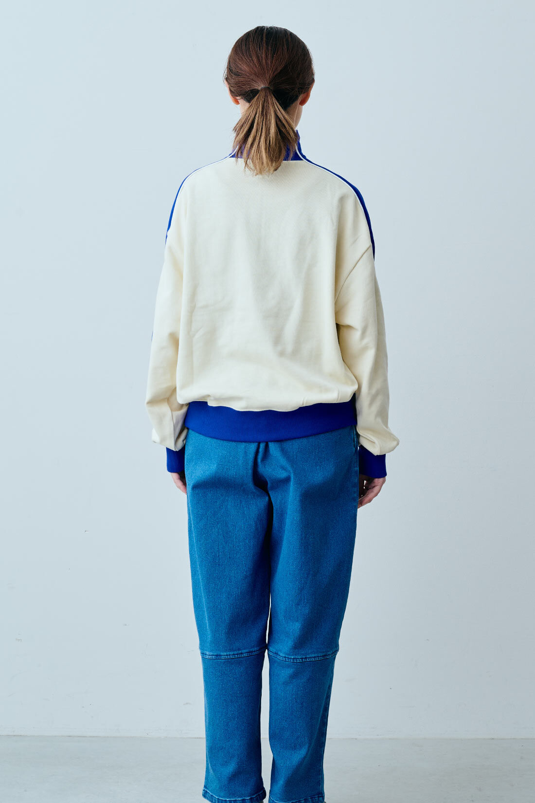 fashion special|【WEB限定・特急便】　LEE BI-COLOR HALF-ZIP SWEAT|2：アイボリー　モデル身長：160cm