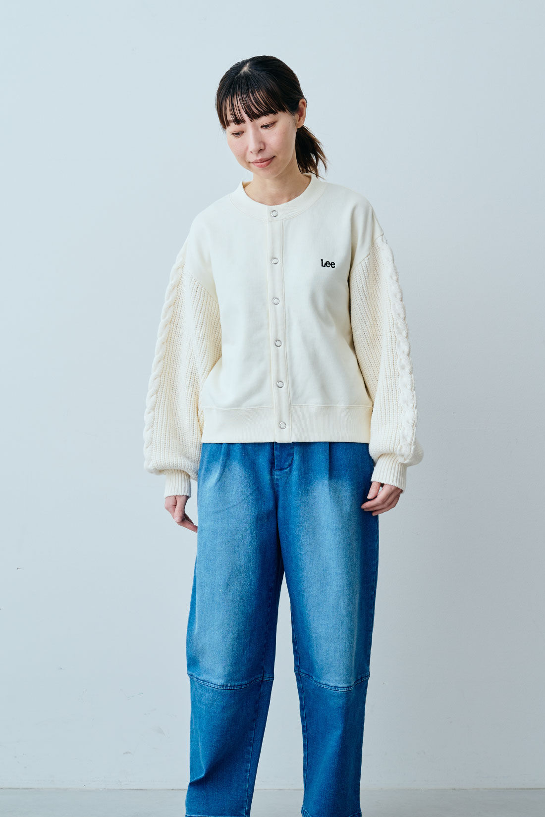 fashion special|【WEB限定・特急便】　LEE KNIT PANEL SWEAT CARDI|3：アイボリー　モデル身長：160cm