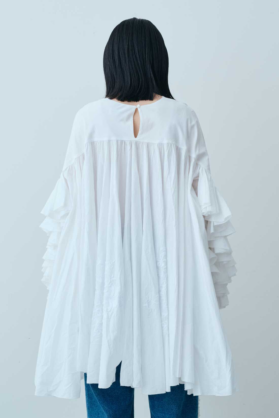 fashion special|【WEB限定・特急便】MEDE19F 〈SELECT〉AAYUSHI　エンブロイダリーギャザーフリルロングテールブラウス