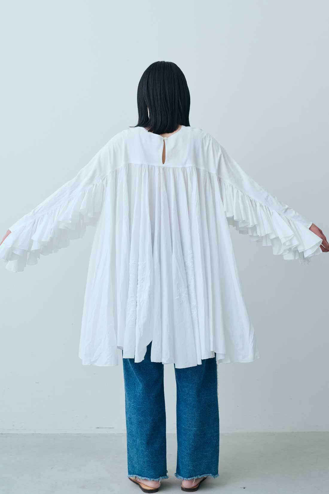 fashion special|【WEB限定・特急便】MEDE19F 〈SELECT〉AAYUSHI　エンブロイダリーギャザーフリルロングテールブラウス