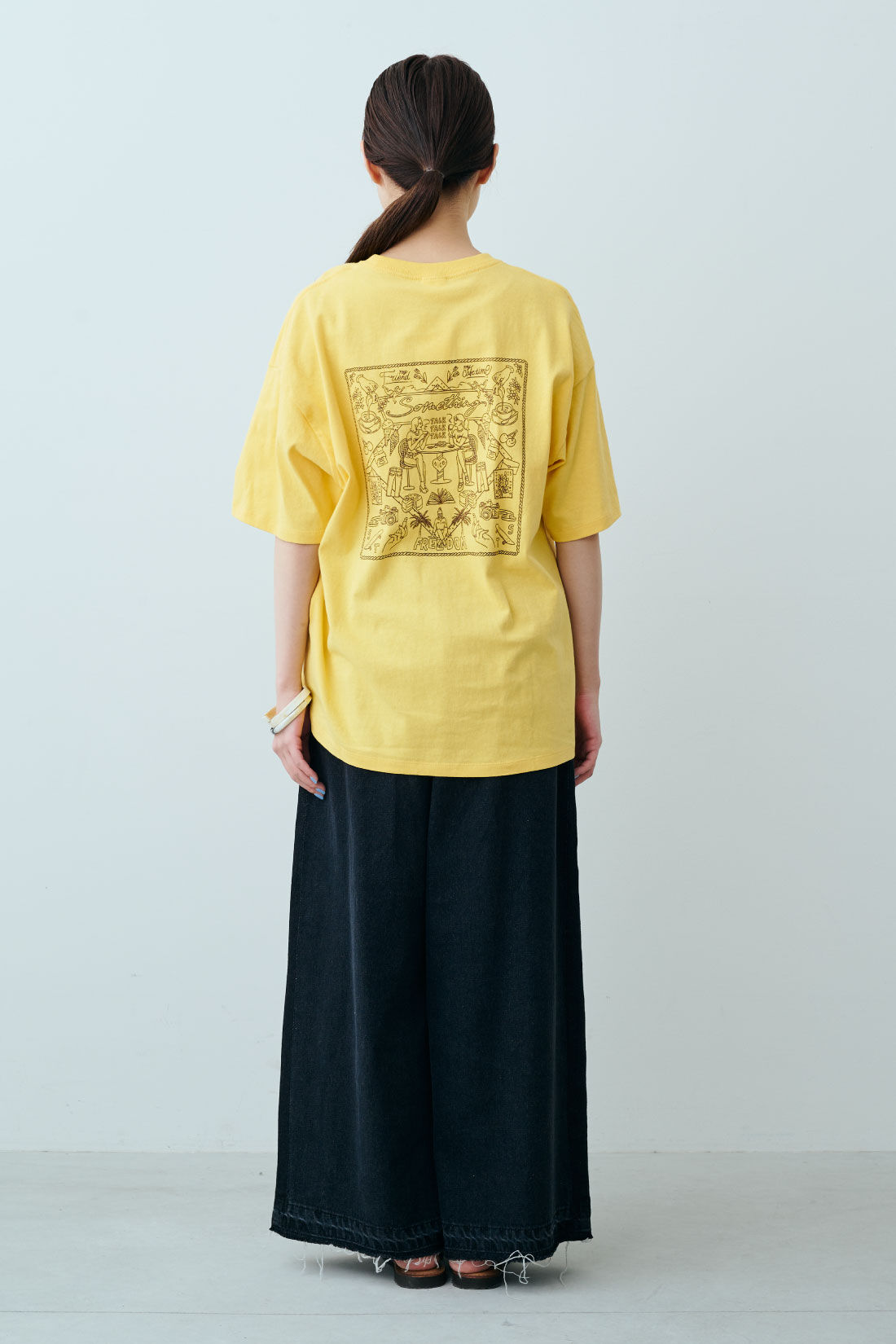 fashion special|【WEB限定・特急便】　SOMETHING BANDANA PRINT TEE H/S|2：イエロー　モデル身長：163cm