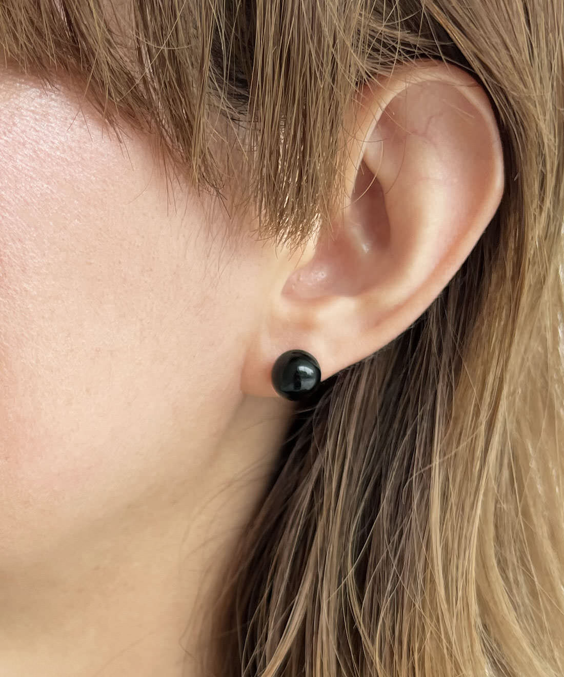 FelissimoLX|ＬＸ　久慈琥珀　ジェットピアス|つやめく光沢が耳元を洗練されたシックさで飾ります。