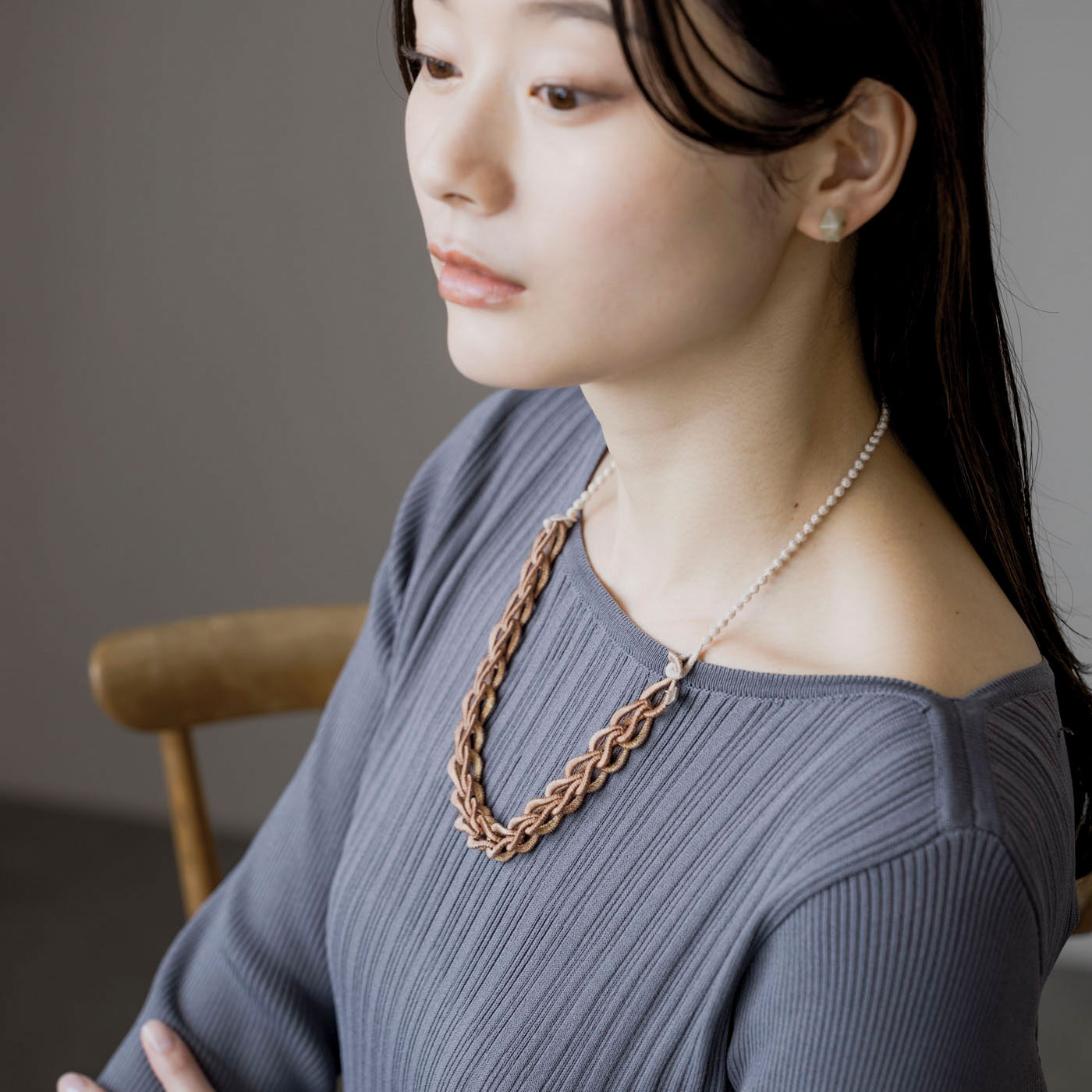 日本職人プロジェクト（Pre-order）|群馬の老舗刺繍工房が作った　糸の宝石のワルツネックレス〈モカブラウン〉 [日本製]