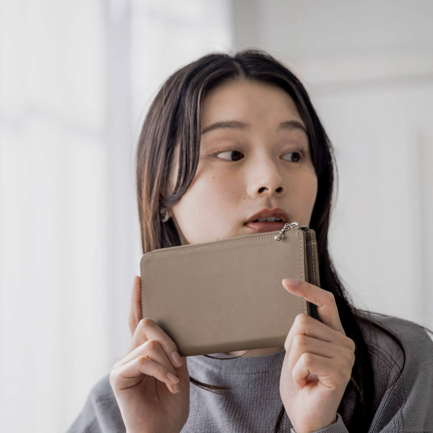 日本職人プロジェクト（Pre-order）|ヴィンテージショップオーナーと作った　職人本革のエターナルギャルソン財布〈グレージュ〉 [本革 財布：日本製]