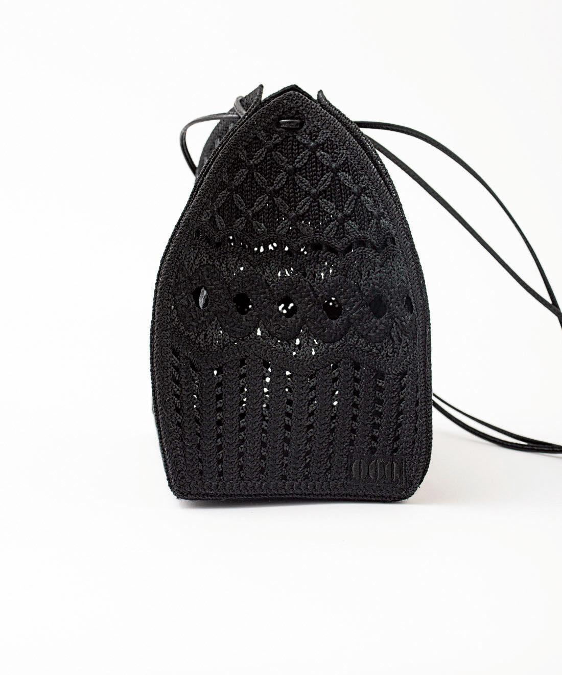 日本職人プロジェクト（Pre-order）|群馬の刺繍工房が作った 花びらのように縫い上げた蕾バッグ〈ブラックラナンキュラス〉[鞄：日本製]