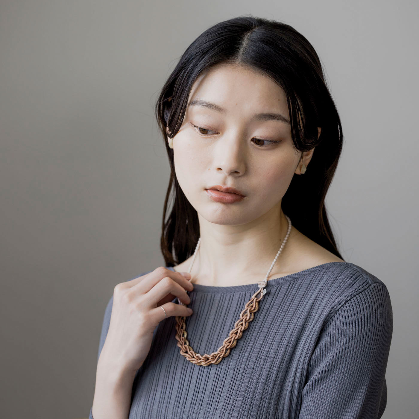 日本職人プロジェクト（Pre-order）|群馬の老舗刺繍工房が作った　糸の宝石のワルツネックレス〈モカブラウン〉 [日本製]