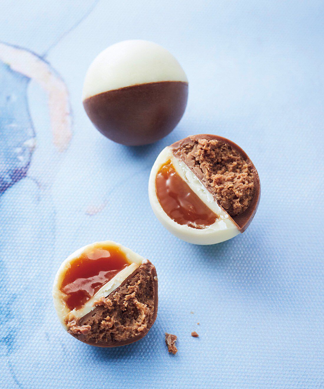 幸福のチョコレート|幸福のチョコレート講座　試食チョコセット〈プチボックス〉|【お申し込みタイプ/１】アルティマール［ベルギー］/ デュオボール２個　とろけるキャラメルとナッツプラリネ、２つ味を貝のように合わせたボンボン。