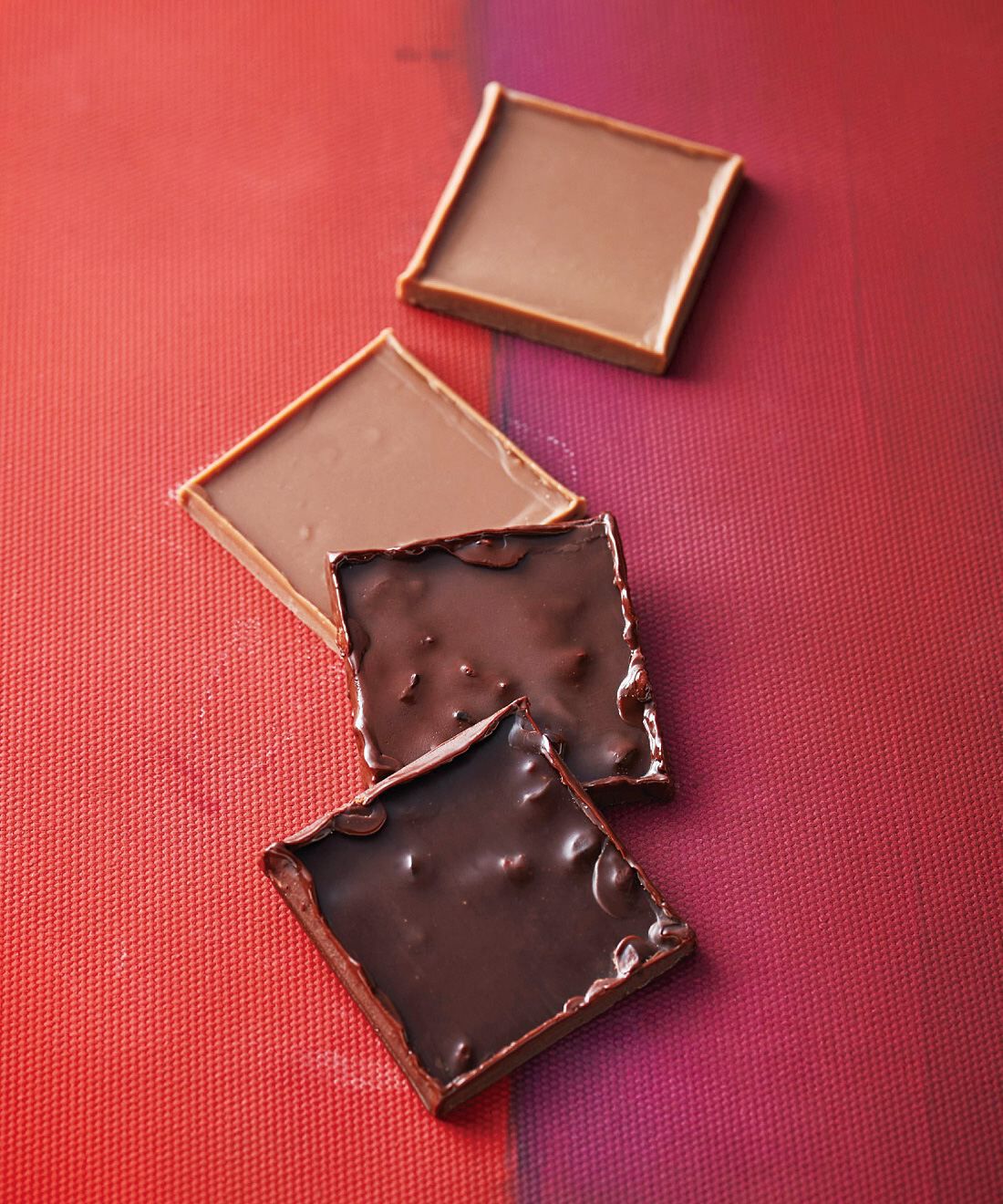 幸福のチョコレート|幸福のチョコレート講座　試食チョコセット〈プチボックス〉|【お申し込みタイプ/３】ロワ［フランス］/  LOVE & THANKS ４枚（２種）　上品なソルトキャラメルミルクチョコと、カカオニブ入りダークチョコ。
