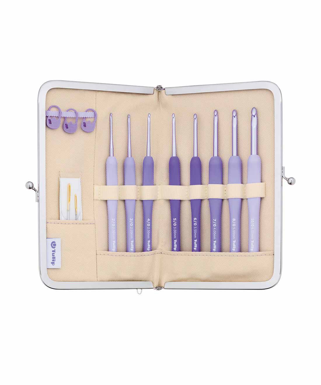 Couturier special|Tulip ETIMO Murasaki（エティモ ムラサキ） なめらかな編み心地のグリップ付きかぎ針セット|編み心地を追求したかぎ針が8本もセット。プレゼントにもおすすめ！　※お届け時は、針先を下向きにセットしています。