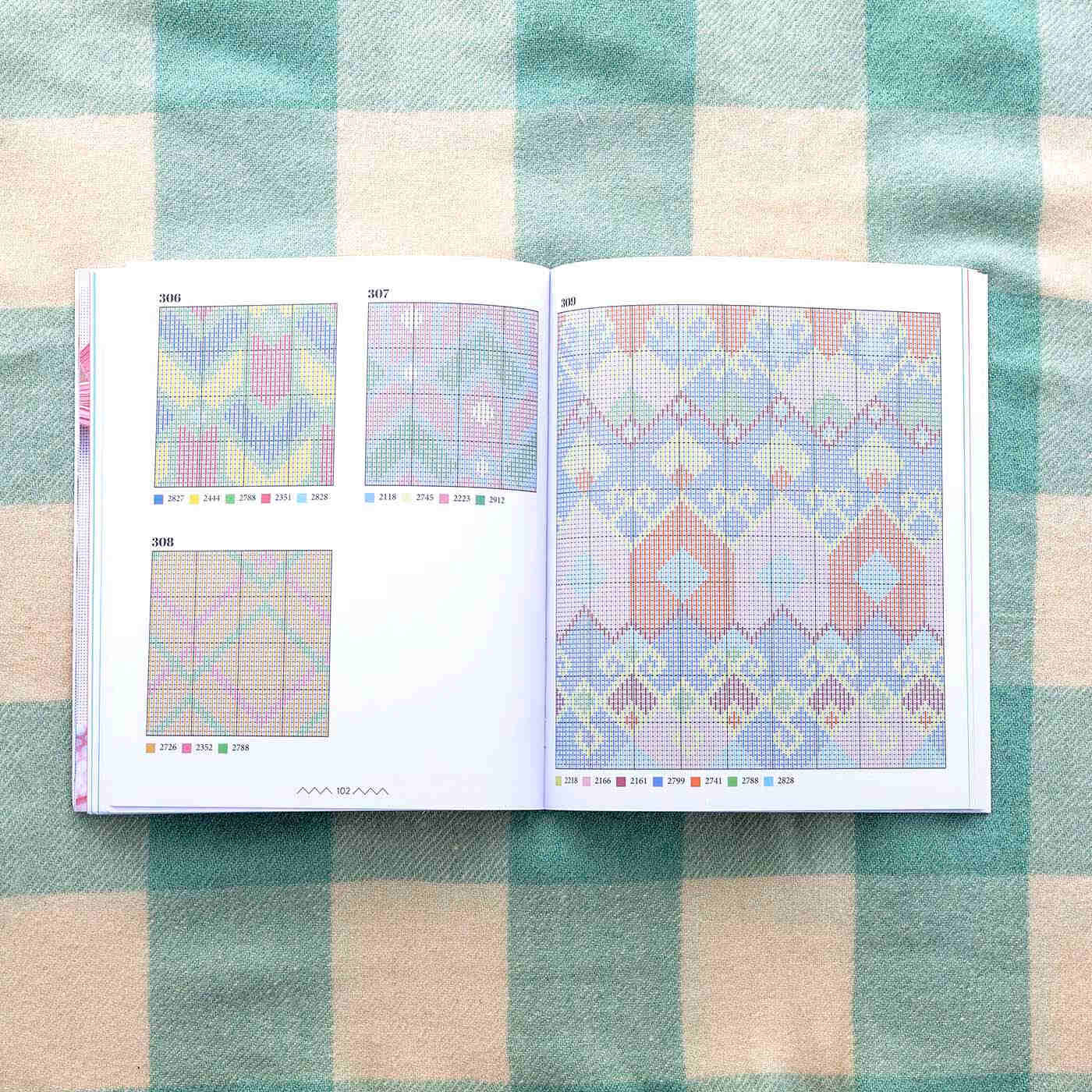Couturier special|バルジェロ刺しゅう図案集『５００　ｍｏｄｅｌｅｓ　ｄｅ　ｂａｒｇｅｌｌｏ』〜５００種類の図案〜