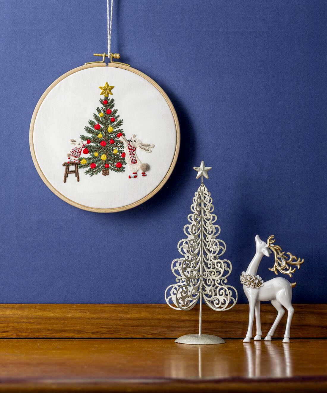Couturier special|ＤＭＣクリスマスの刺しゅう図案とＥＣＯ ＶＩＴＡウール糸のセット「ウサギとクリスマスツリー」