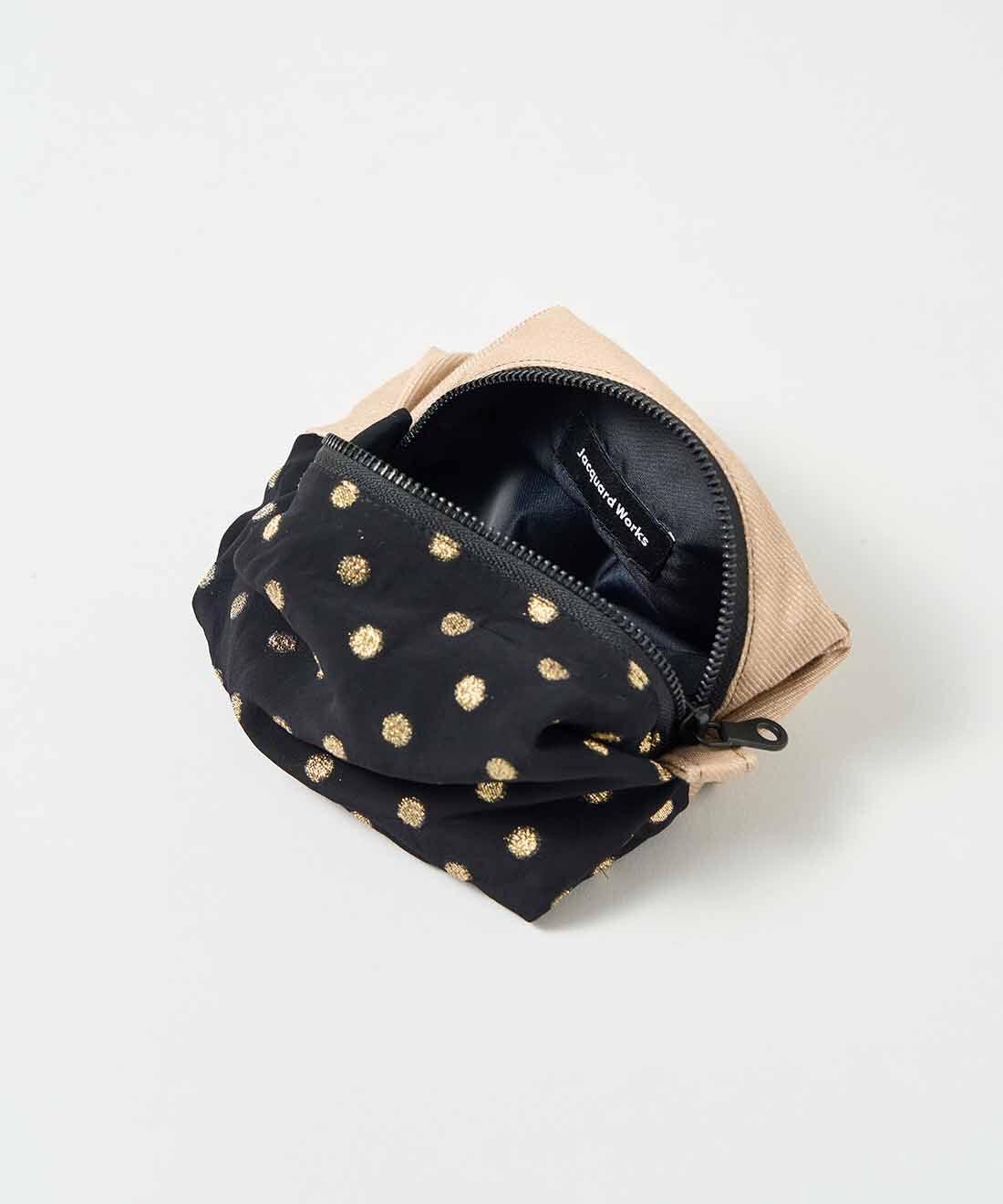 SeeMONO|ジャカード織生地で作ったキャラメルみたいな形のポーチ〈ＧＯＬＤ　ＤＯＴＳ×ＢＥＩＧＥ　ＧＬＩＴＴＥＲ〉|GOLD DOTS×BEIGE GLITTER