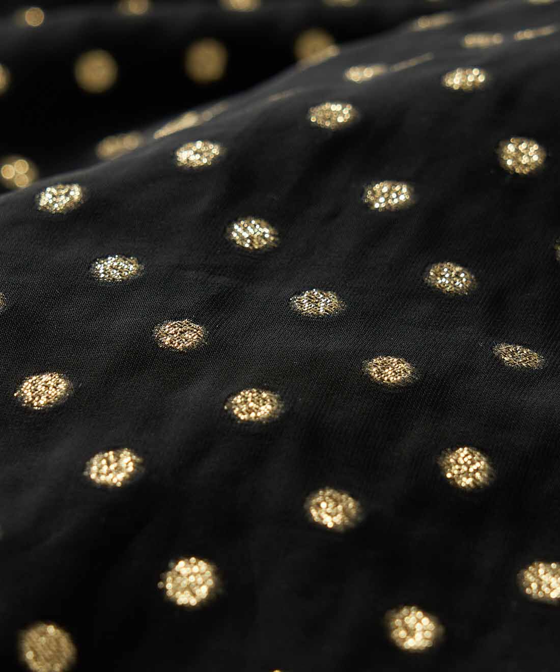SeeMONO|ジャカード織生地で作ったキャラメルみたいな形のポーチ〈ＧＯＬＤ　ＤＯＴＳ×ＢＥＩＧＥ　ＧＬＩＴＴＥＲ〉|シャリ感のある黒地の上にゴールドラメのドットが散りばめられたポップな雰囲気のジャカード織生地。