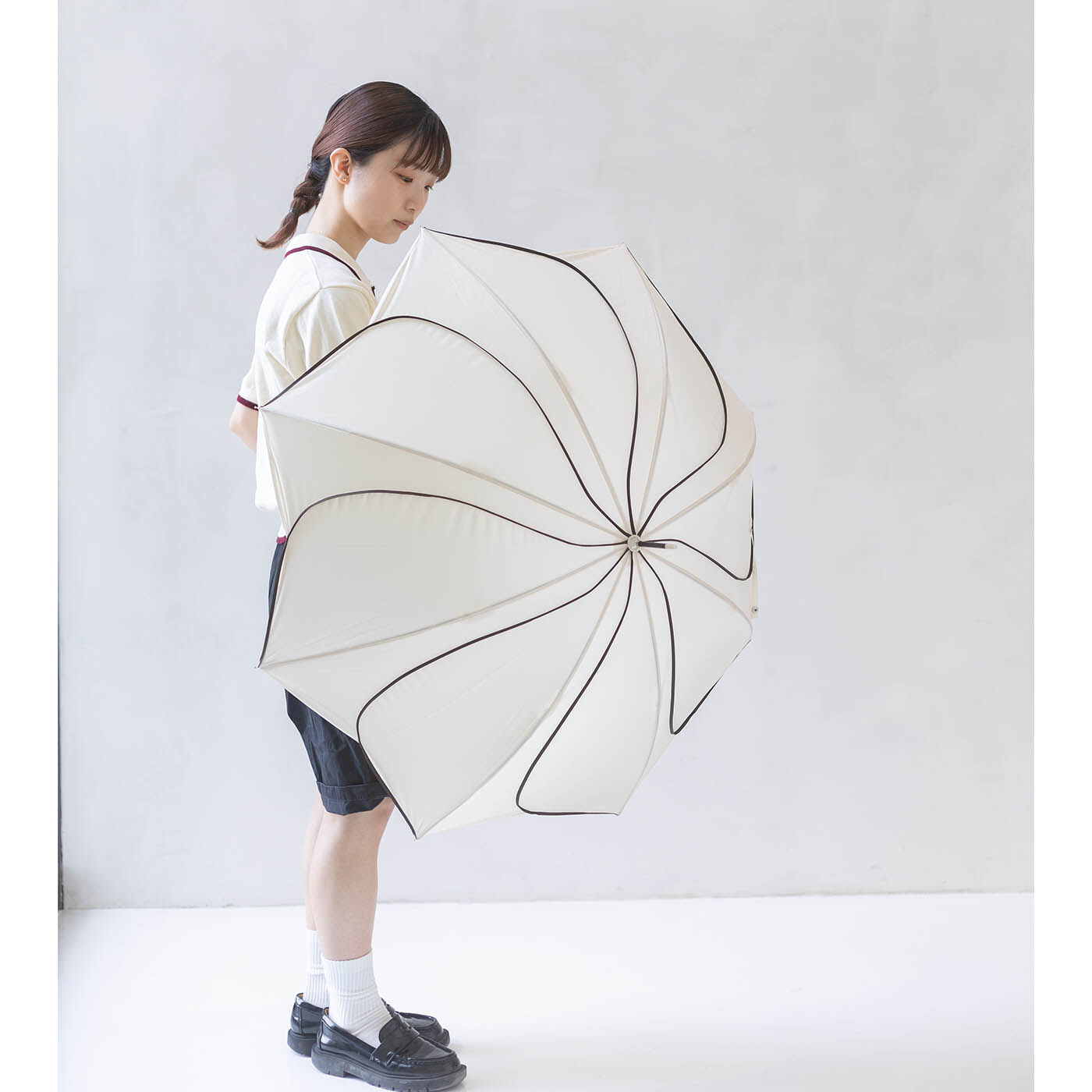 SeeMONO[シーモノ］|気分も華やぐお花のロング傘〈ＢＥＩＧＥ×ＢＲＯＷＮ〉