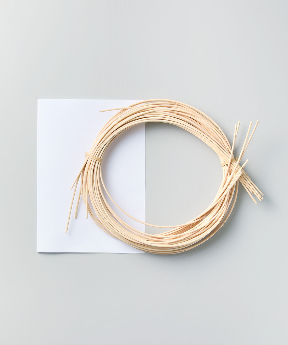 SeeMONO|ワークショップ感覚で作る つばめかご店さんの籐編みインテリアキットの会|・1回のお届けキット例です。