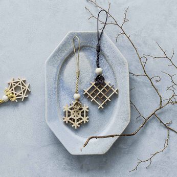 SeeMONO | 組子細工の縁起のよいお守り根付けキット