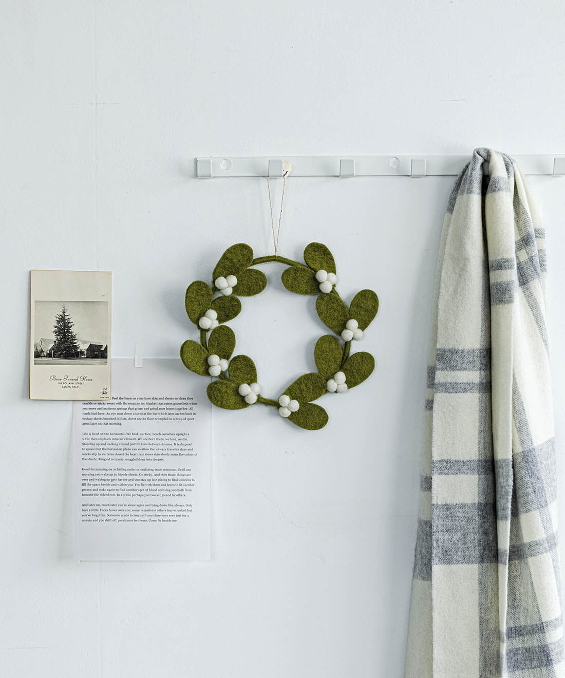 SeeMONO|ネパールの職人が手づくり ヤドリギのフェルトリース|お部屋をやさしくてまあるい雰囲気に。