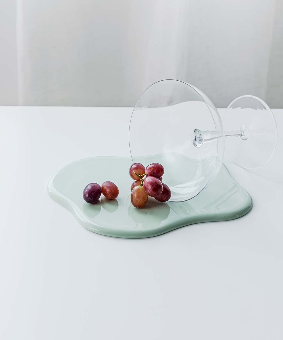 SeeMONO|アイスが溶けた様子をモチーフにした　有田焼のトレイ〈ＰＩＳＴＡＣＨＩＯ〉|テーブルセンターの調味料置きにもよさそう。