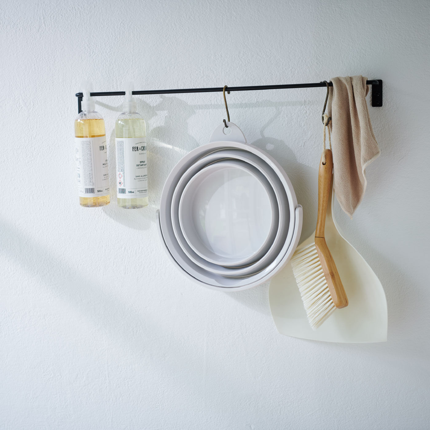 FELISSIMO PARTNERS|折りたためるやわらか素材のソフトバケツ〈８Ｌ〉