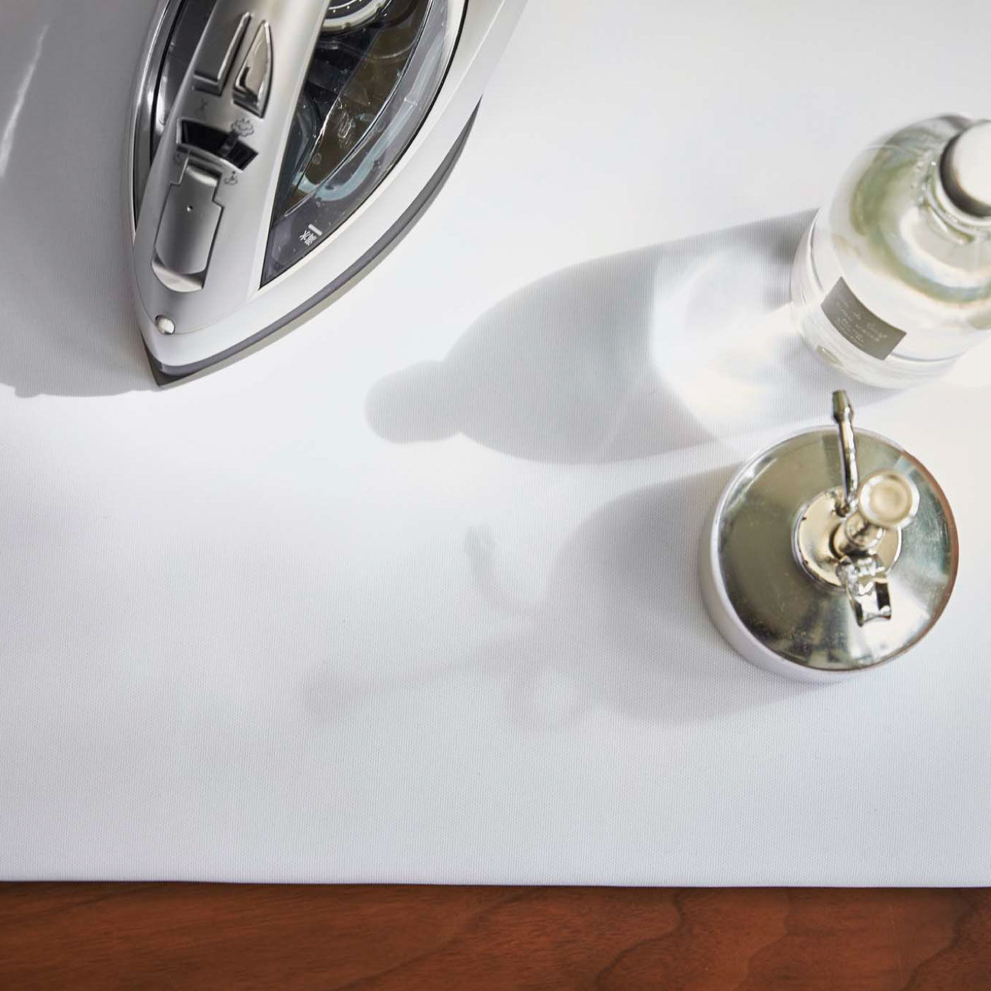 FELISSIMO PARTNERS|tower 置くだけ便利。アイロンがけが座ってできる 平型アイロン台