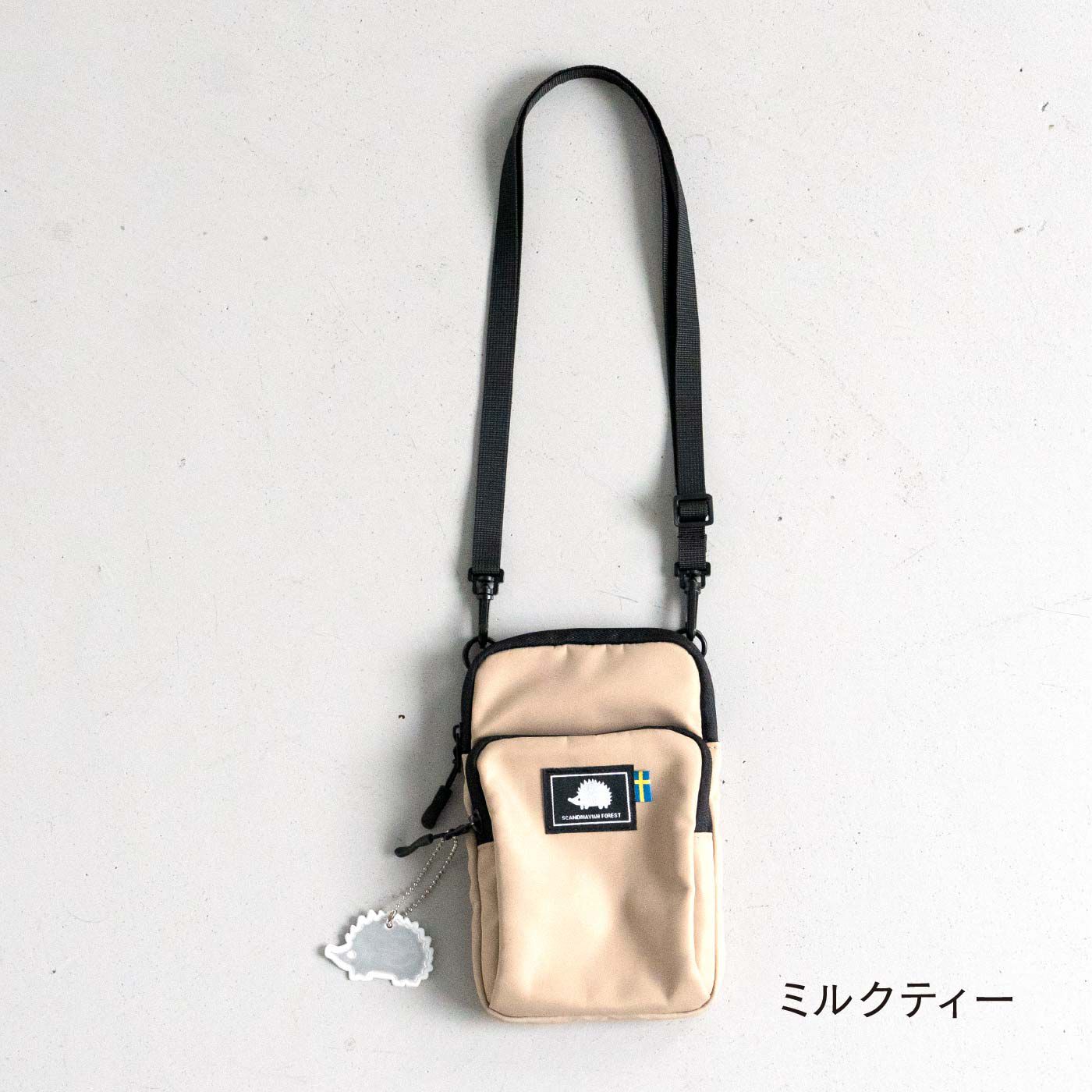 FELISSIMO PARTNERS|スカンジナビアンフォレスト　ハリネズミがかわいいスマホショルダー