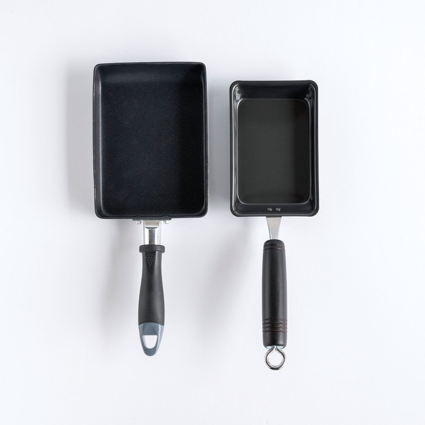 FELISSIMO PARTNERS|卵１個でちょうどいい！　鉄のコンパクトな玉子焼き器|一般的な玉子焼き器（左）と比較すると、縦に長い形です