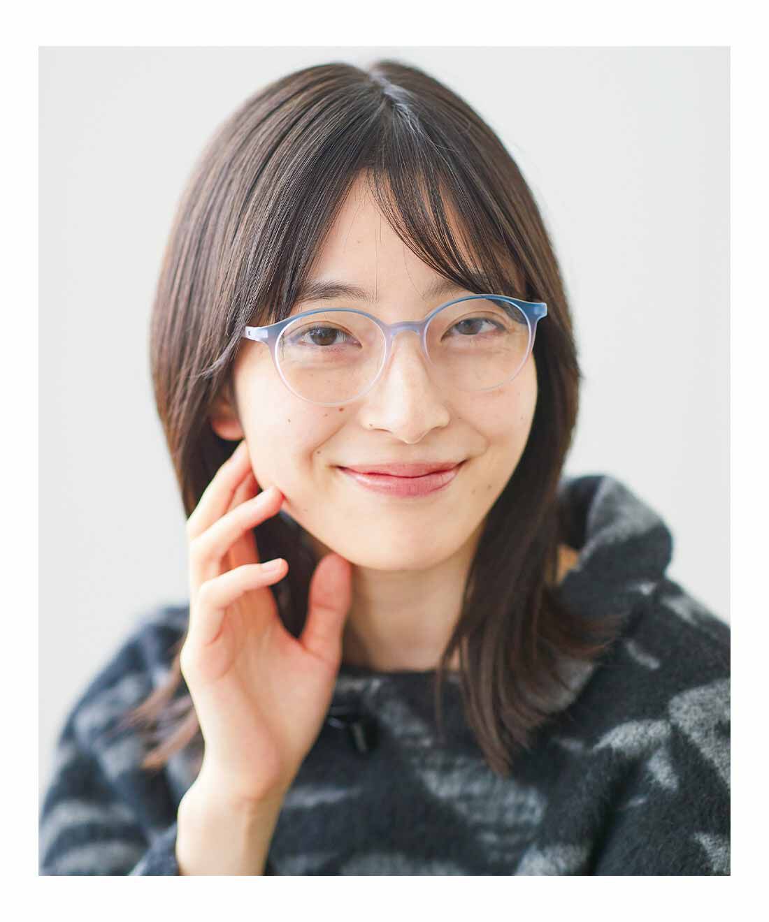 FELISSIMO PARTNERS|【予約便】メイク効果で顔映り◎ MATERIA DESIGN（マテリア デザイン） リーディンググラス 〈グレーピンク〉