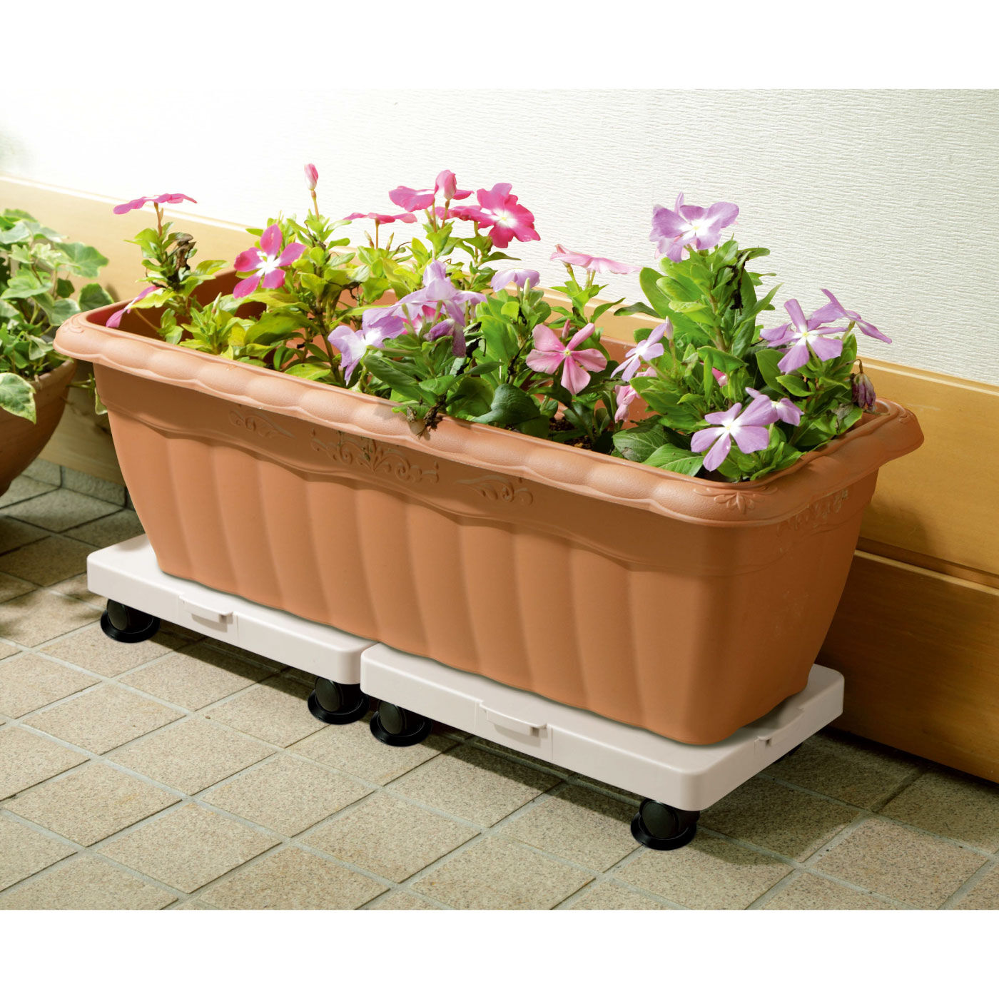 FELISSIMO PARTNERS|縦にも横にも！つながる平台車　楽くる（ラックル）|2台縦連結の使用イメージです。