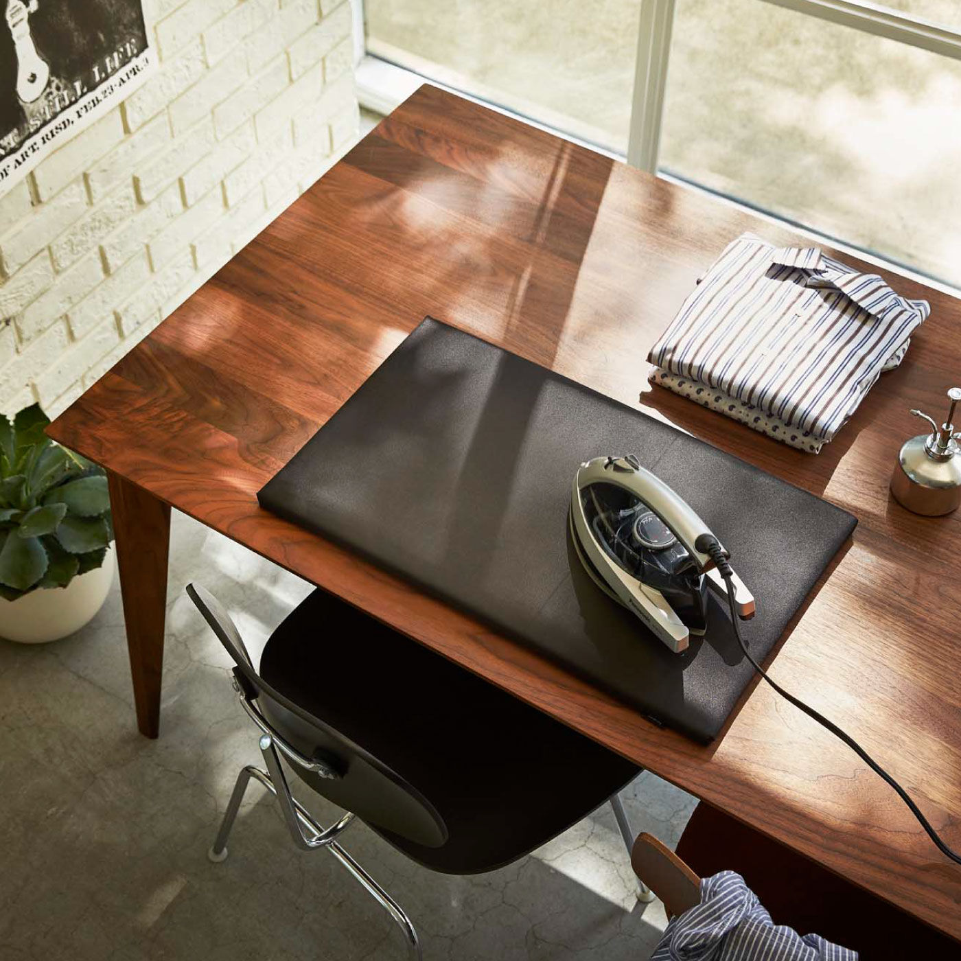 FELISSIMO PARTNERS|tower 置くだけ便利。アイロンがけが座ってできる 平型アイロン台