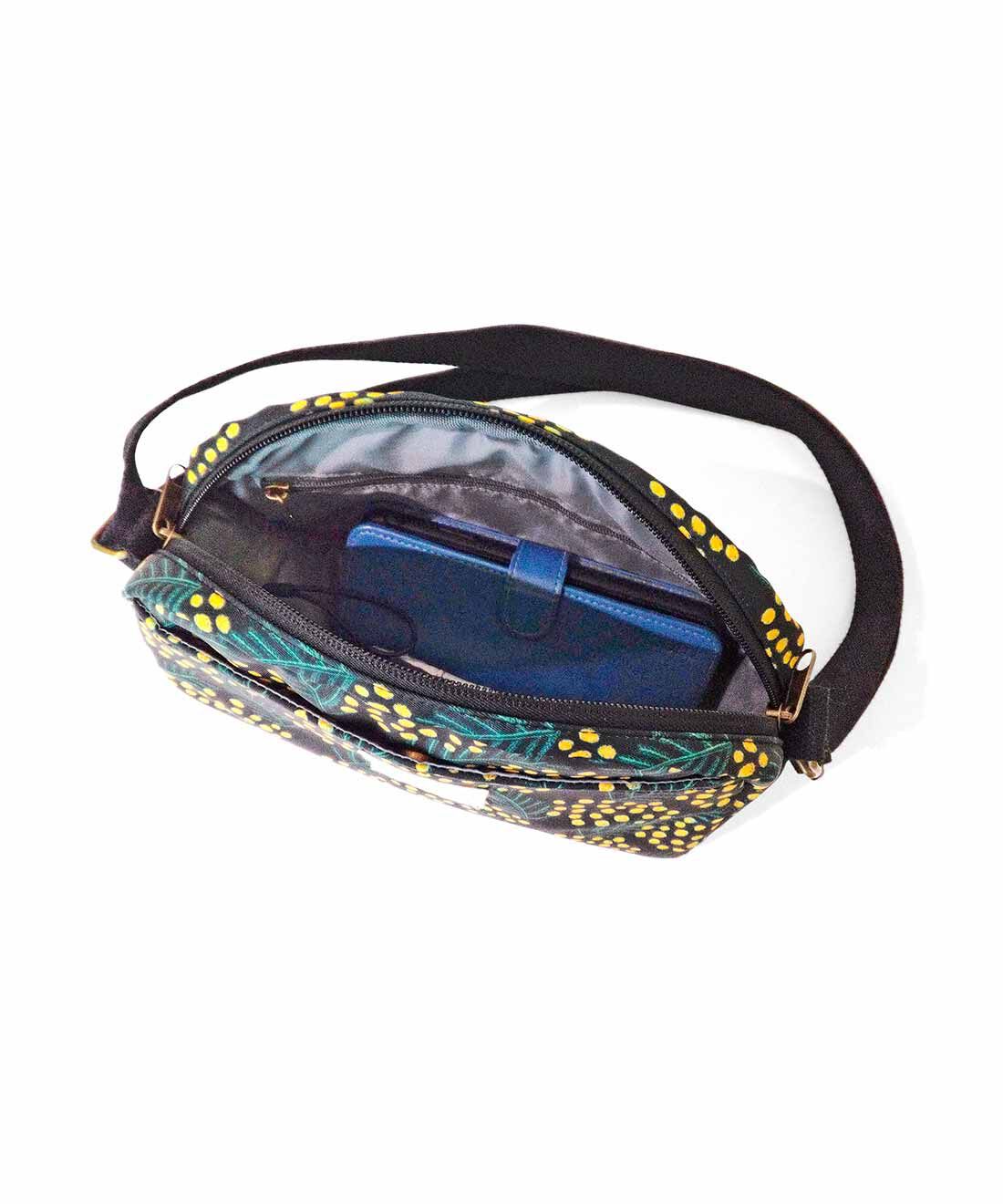 FELISSIMO PARTNERS|kippis（キッピス） 北欧プリントがかわいいラウンドショルダーバッグ|内外合わせて4つのポケットがあるから、バッグの中で小物がちらばる心配なし。