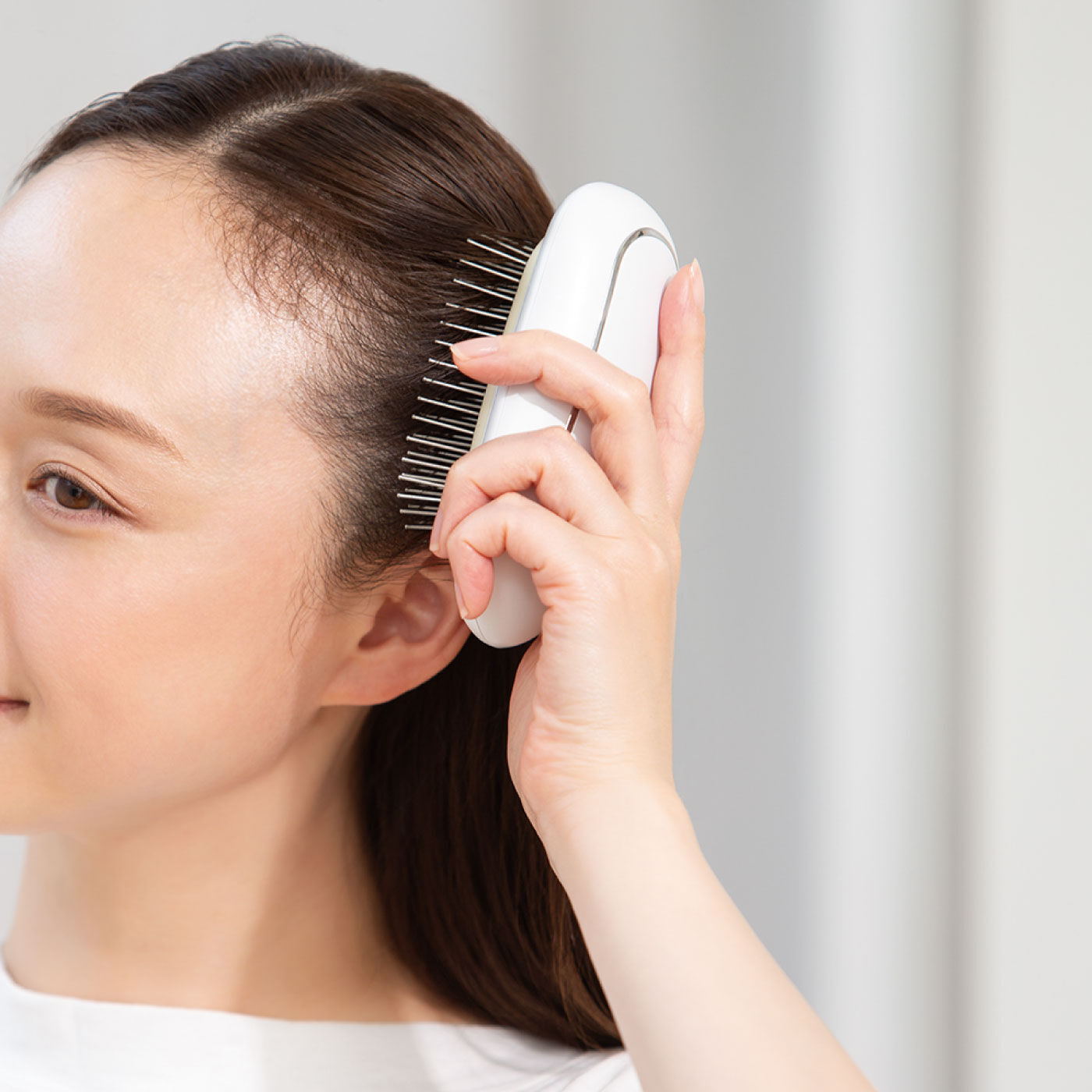FELISSIMO PARTNERS|ＦＥＳＴＩＮＯ髪にイオンプラス　音波振動機能付きサロンケアブラシ