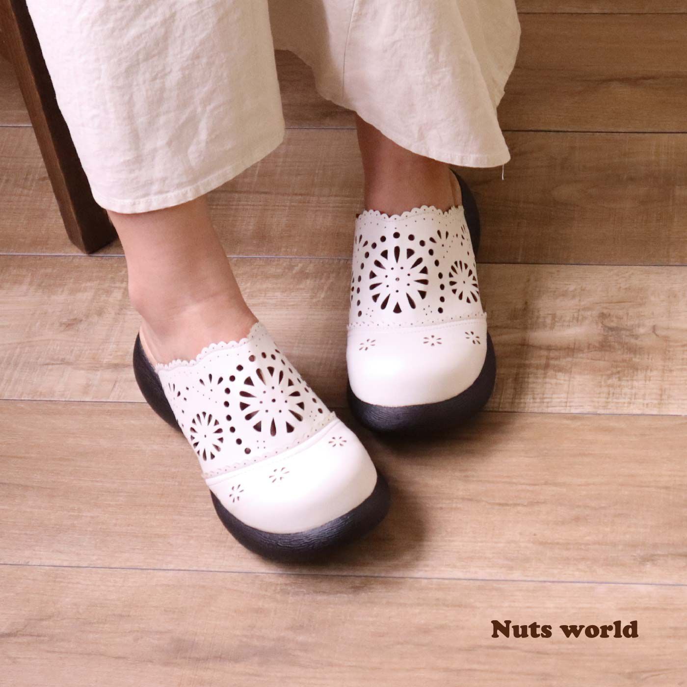FELISSIMO PARTNERS|Ｎｕｔｓ　ｗｏｒｌｄ　すぽっと履ける　華やかカットワークサボ〈クロ〉