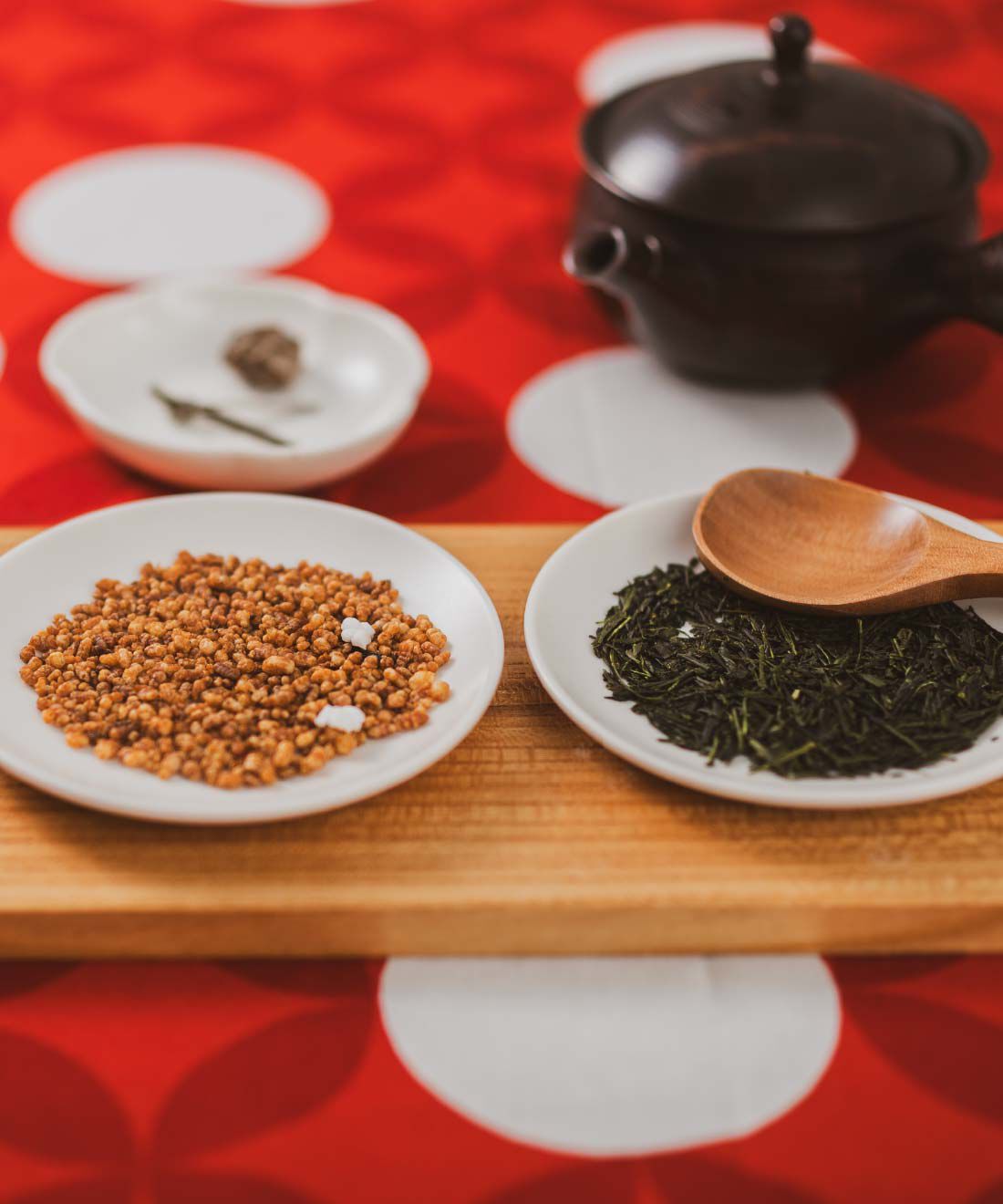 FP産地直送マルシェ|【送料おまとめ対象・締切12月1日】自分で仕立てる 私の福を紡ぐ大福茶|セット内容/玄米茶１袋（約50g）、茶1袋（約50g)、結び昆布＆梅干し5袋、説明書　※結び昆布＆梅干しを入れると梅昆布茶のような味になります。