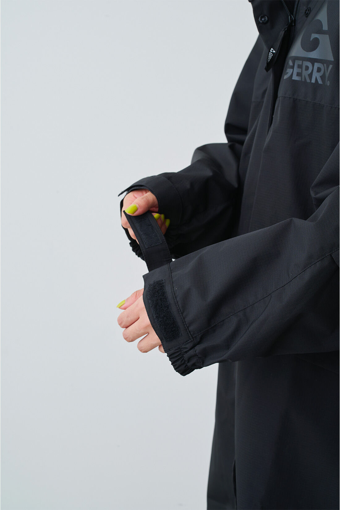 MEDE19F|GERRY（R） for MEDE19F　2レイヤー素材のミリタリーコート〈ブラック〉