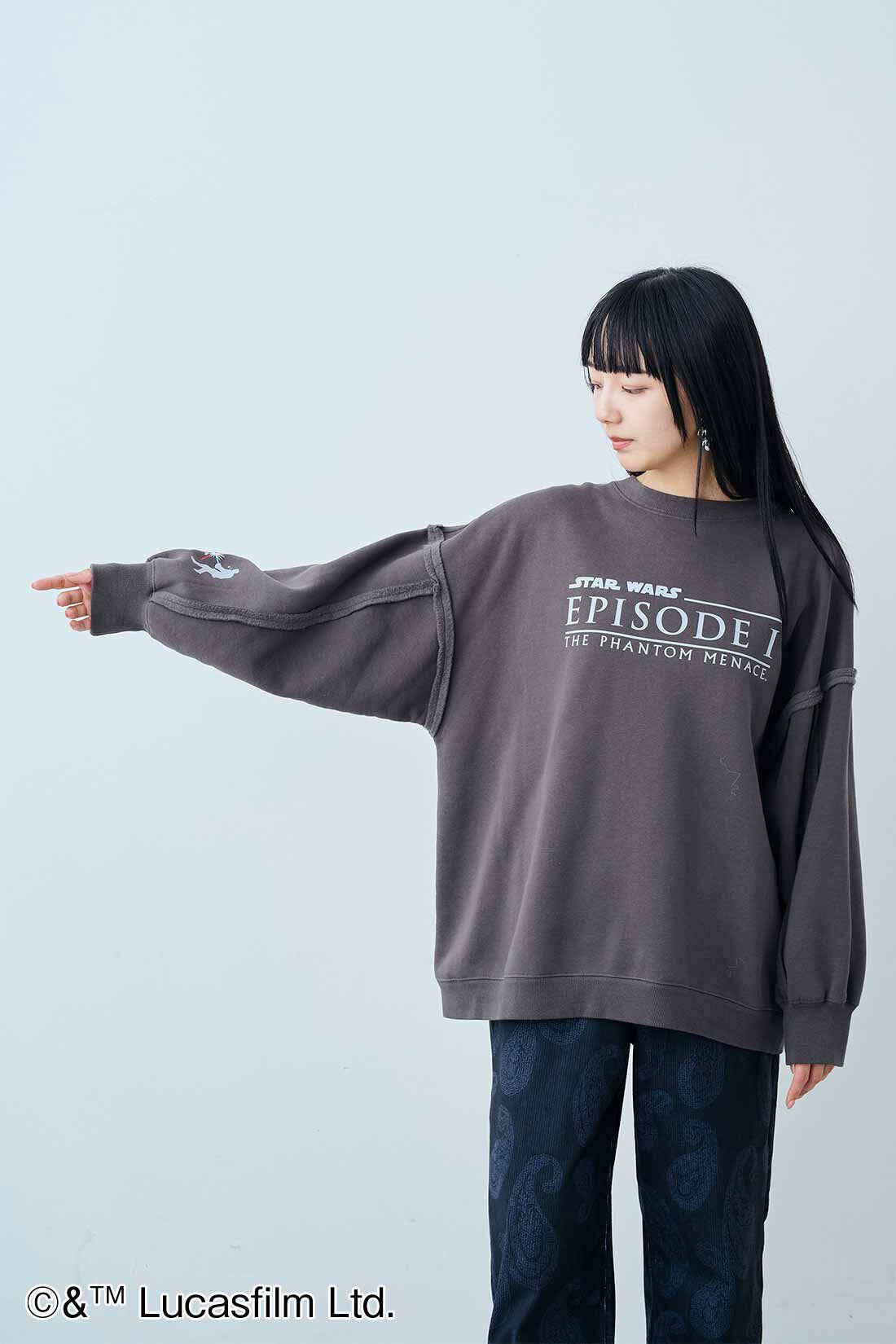 MEDE19F|MEDE19F　Star Wars 背中で行く末を暗示するボリュームスウェット〈チャコール〉