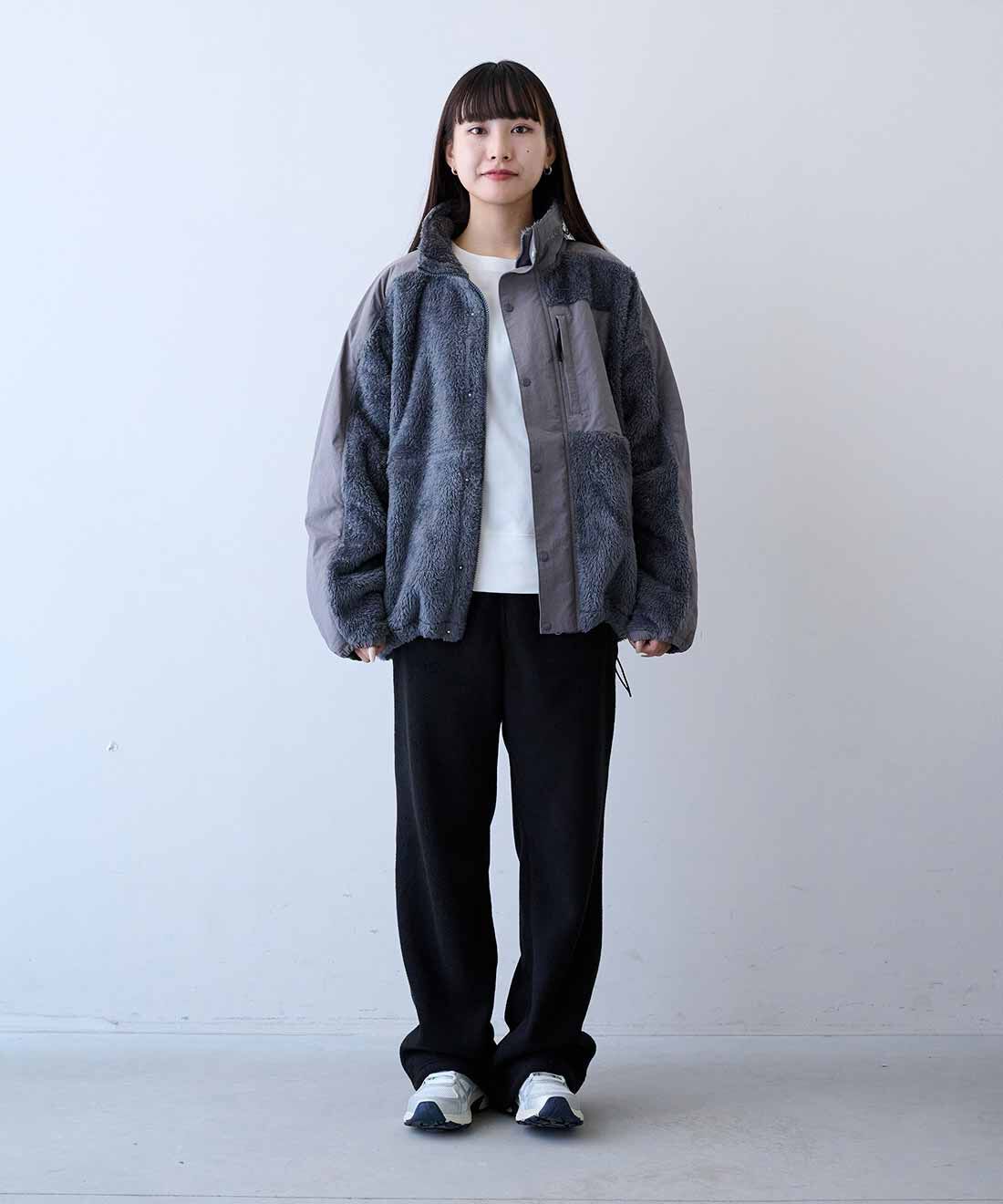 MEDE19F|GERRY（R）  フリースパンツ〈ブラック〉と吸湿発熱コットンクルーネックホワイトトップスの会のコーディネート