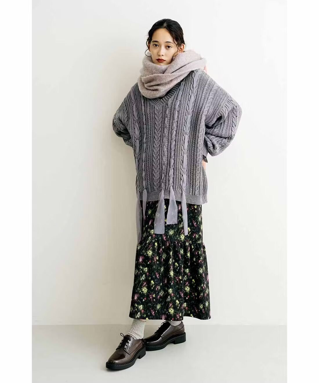 MEDE19F|配色遣いの大判ストールのコーディネート