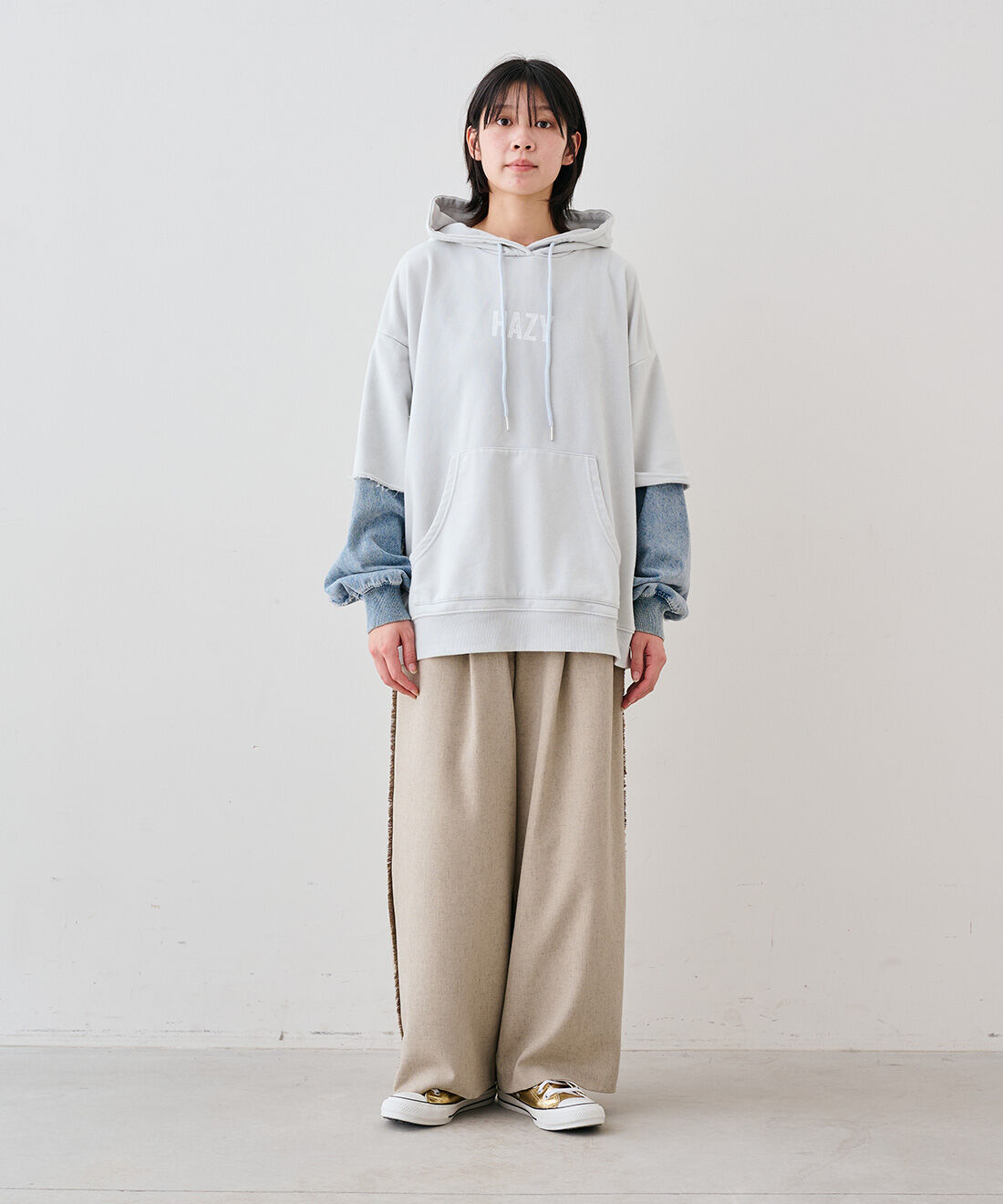 MEDE19F [メデ・ジュウキュウ]|フリンジ遣いのカットオフパンツ〈グレージュ〉のコーディネート