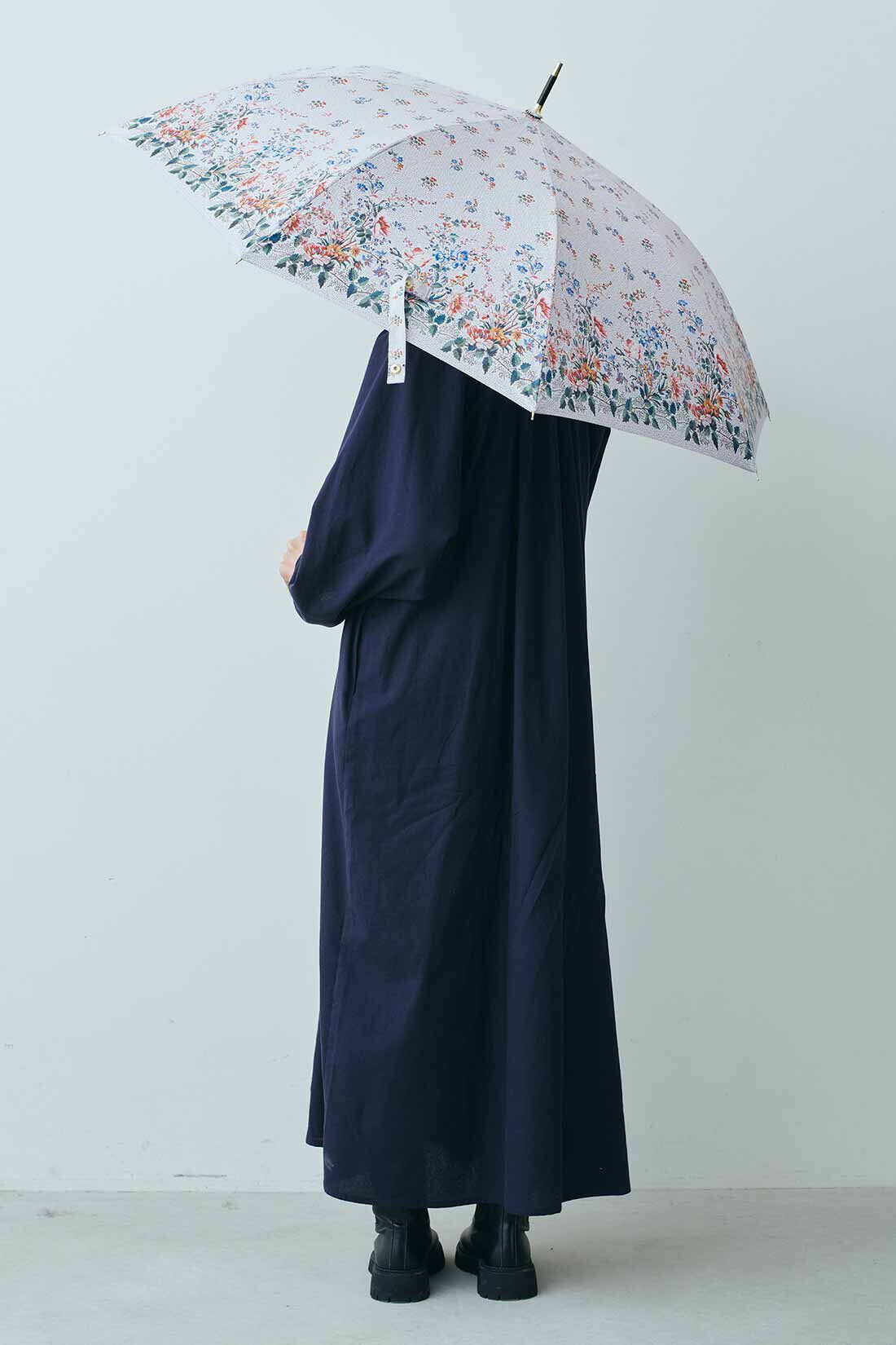 MEDE19F|MEDE19F　KCI×MEDE19F ドレス柄晴雨兼用長傘〈ピンク〉|モデル身長：163cm　着用サイズ：M