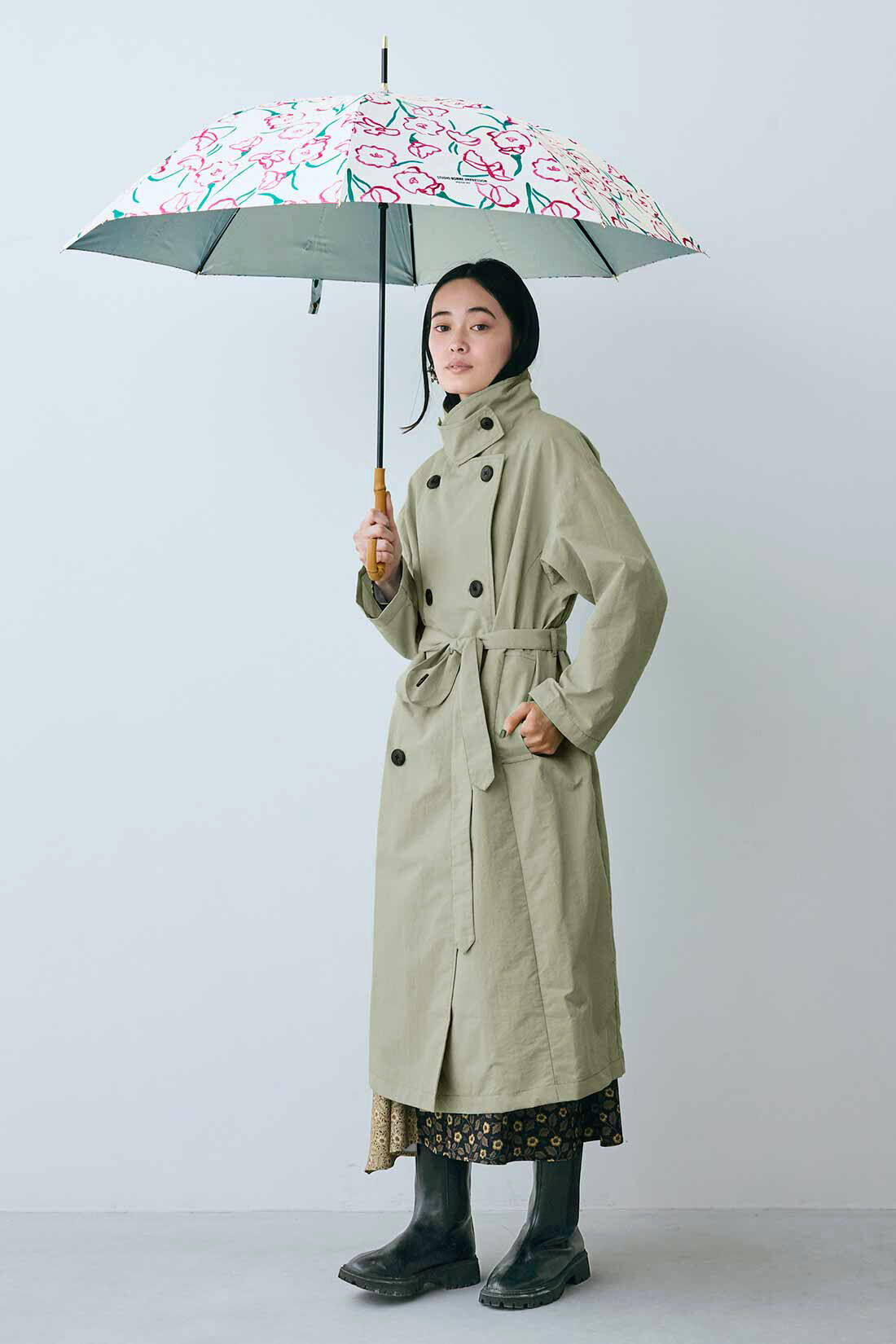 MEDE19F [メデ・ジュウキュウ]|MEDE19F 撥水加工をほどこしたライトトレンチコート〈セージグレー〉|モデル身長：167cm　着用サイズ：M