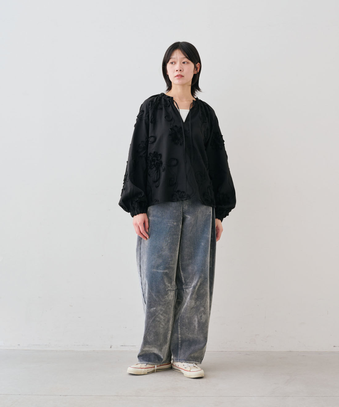 MEDE19F [メデ・ジュウキュウ]|3Dモチーフ ブラウス〈ブラック〉のコーディネート