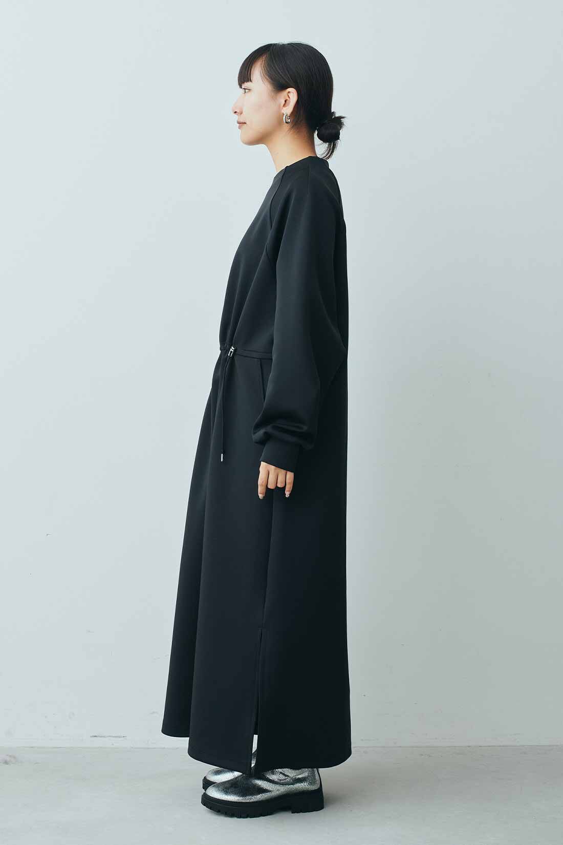MEDE19F|MEDE19F　ボトルネック ダンボールカットソーワンピース〈ブラック〉|モデル身長：158cm　着用サイズ：M