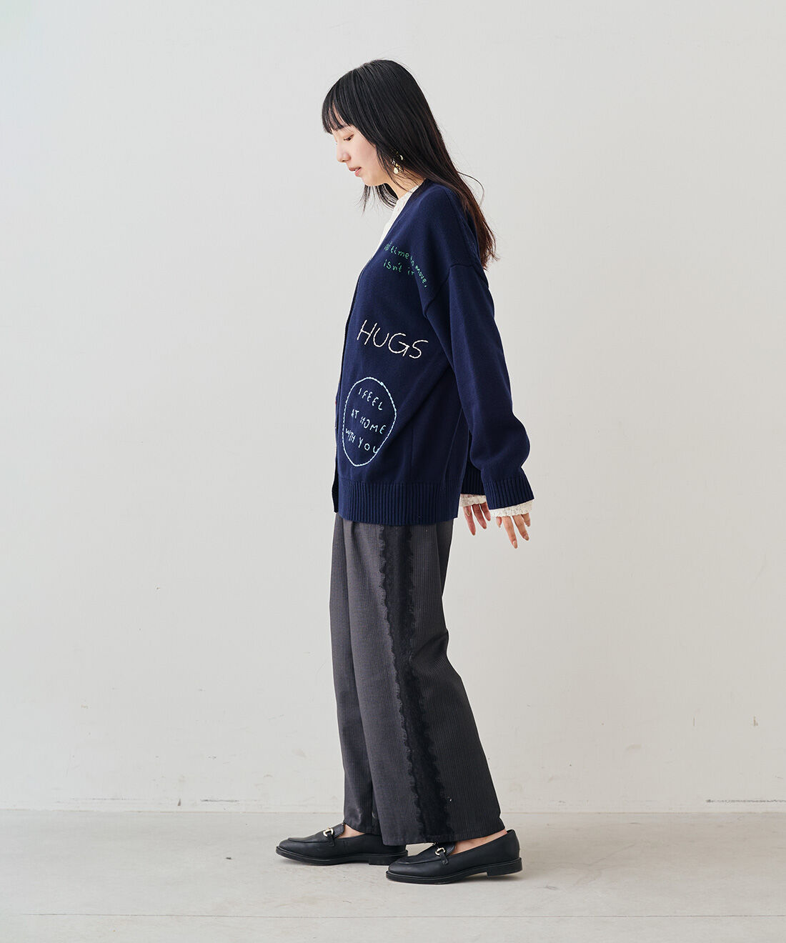 MEDE19F|MEDE19F　レタード刺しゅうニットカーデ|モデル身長：163cm　着用サイズ：M