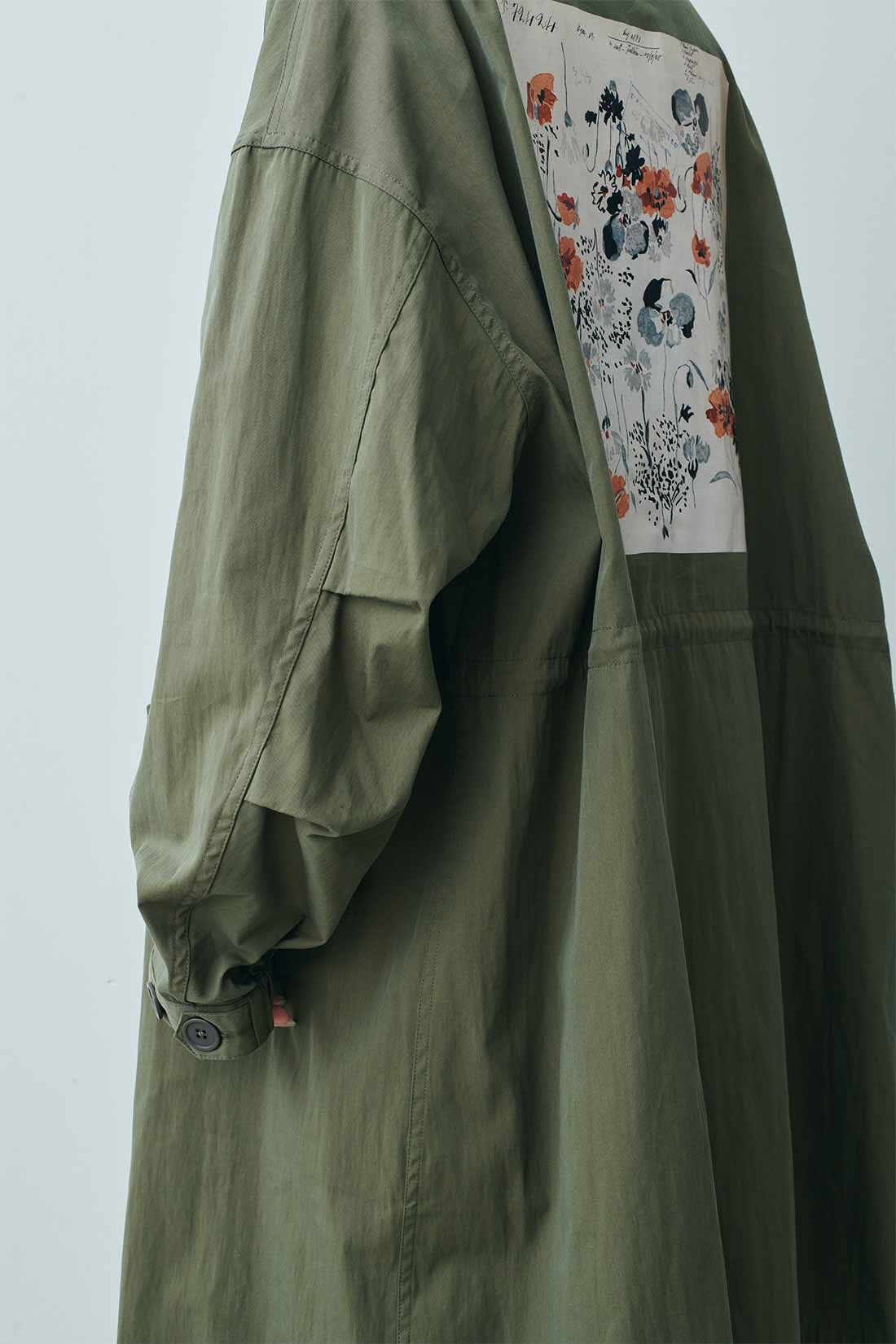 MEDE19F [メデ・ジュウキュウ]|MEDE19F　ミュルーズモダン〈「ミュルーズ染織美術館」アーカイブコレクション〉バックプリントモッズコート〈カーキ〉