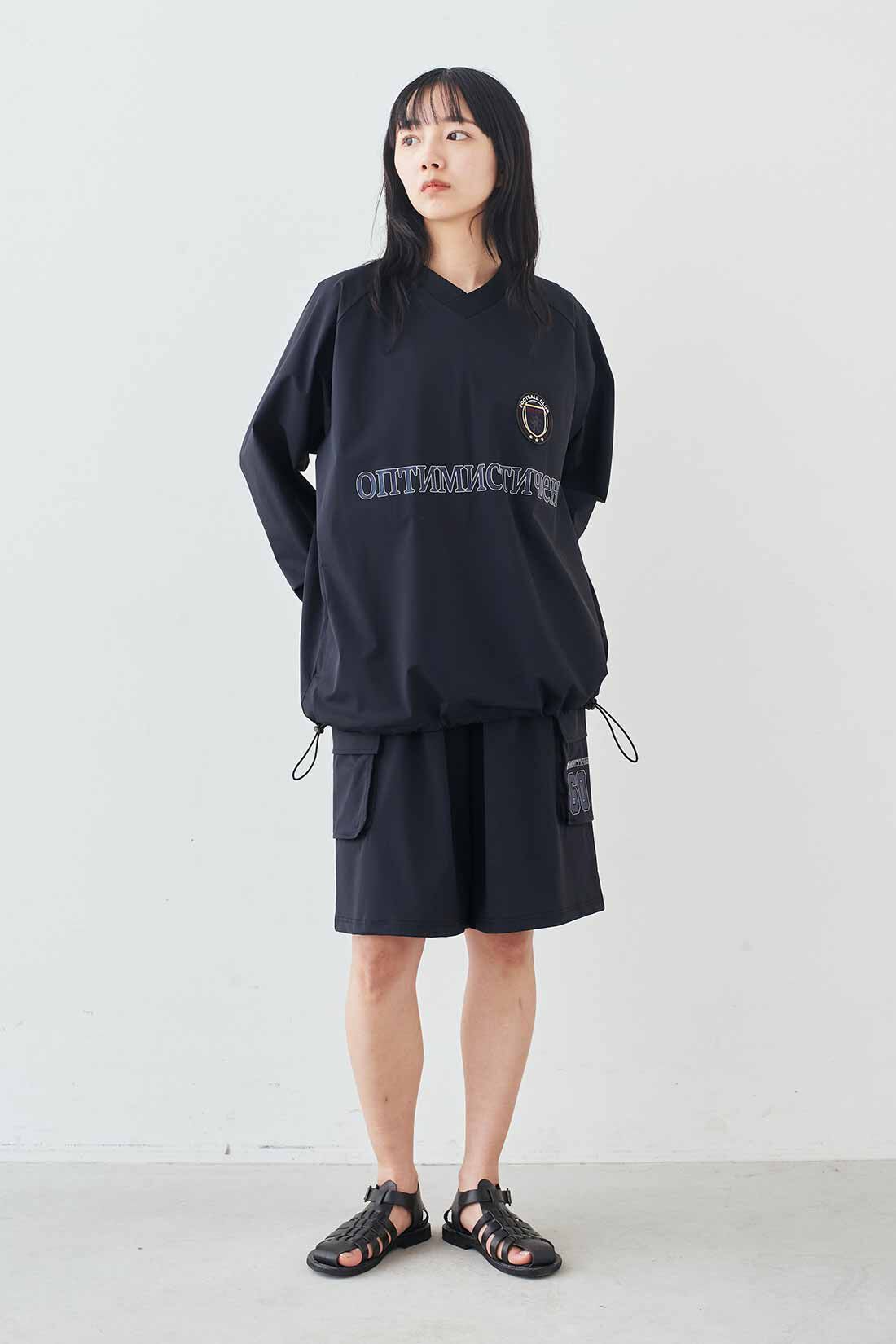MEDE19F [メデ・ジュウキュウ]|MEDE19F　ラッシュガード素材でつくったミリタリーショーツ〈ブラック〉|モデル身長：163cm　着用サイズ：M