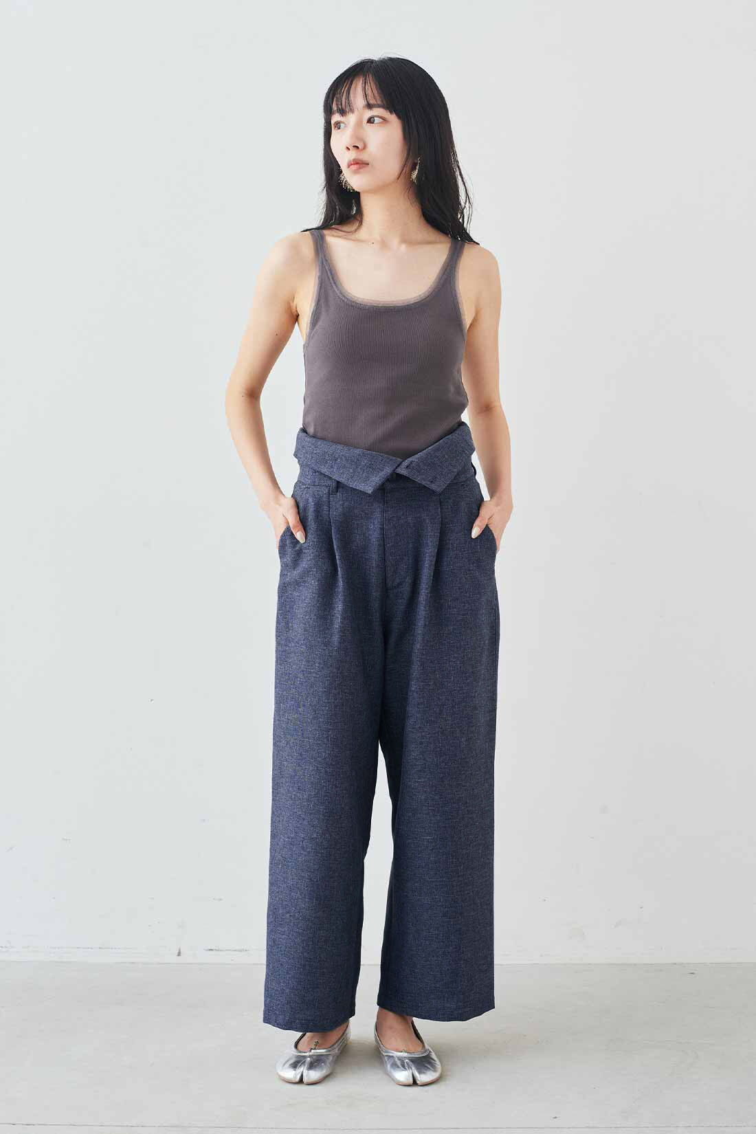 MEDE19F|MEDE19F　リネンライク素材のウエストアクセントパンツ〈グレー〉|モデル身長：163cm　着用サイズ：M