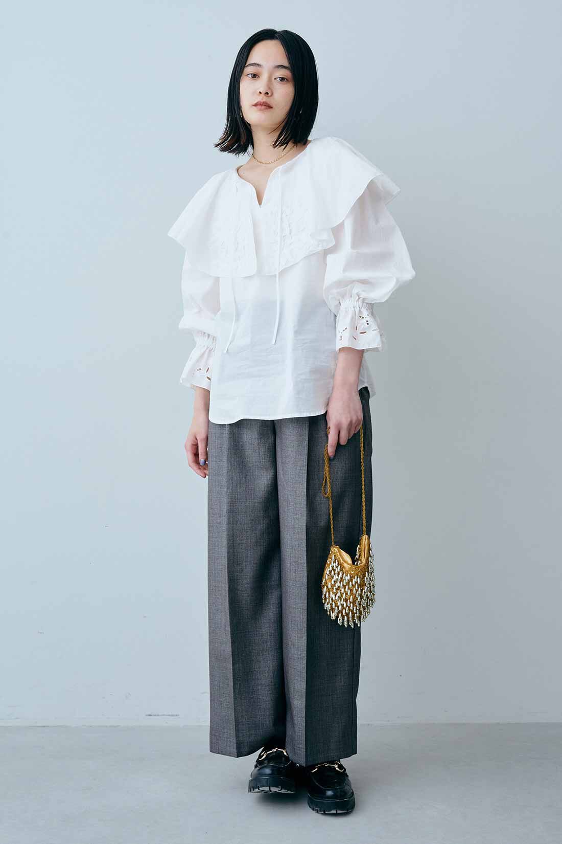 MEDE19F|MEDE19F　Boutique 888さんコラボ バテンレース遣いラッフル衿ブラウス〈オフホワイト〉|バテンレースのモチーフは一点ずつ職人さんの手づくり。