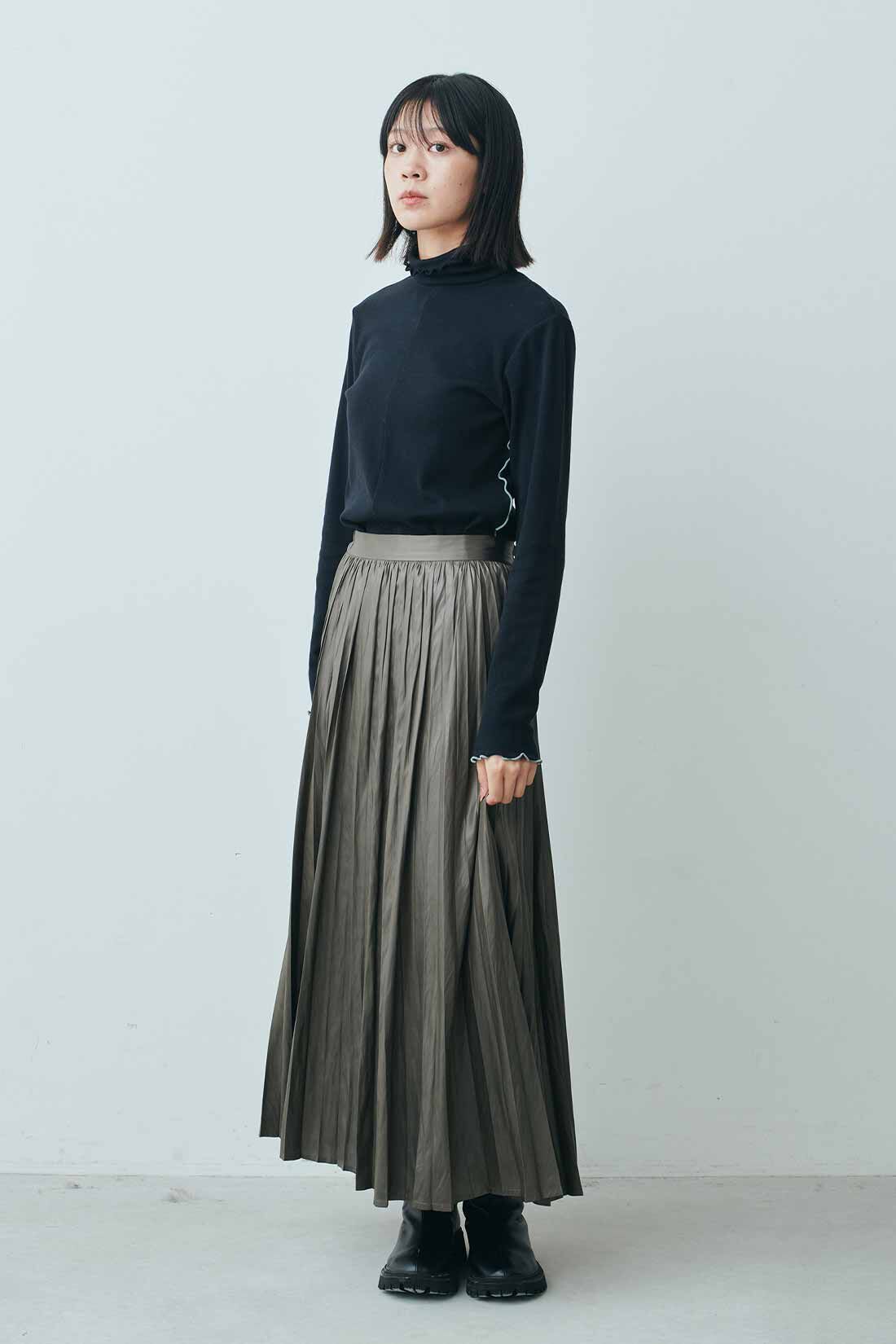 MEDE19F|MEDE19F　レザーライクプリーツスカート〈グレーブラウン〉|モデル身長：163cm　着用サイズ：M